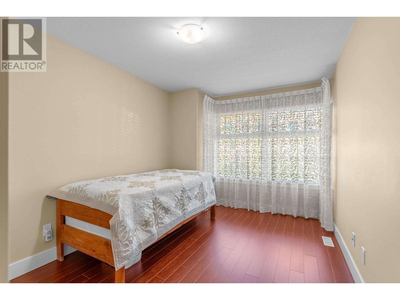 225 SALTER STREET, New Westminster