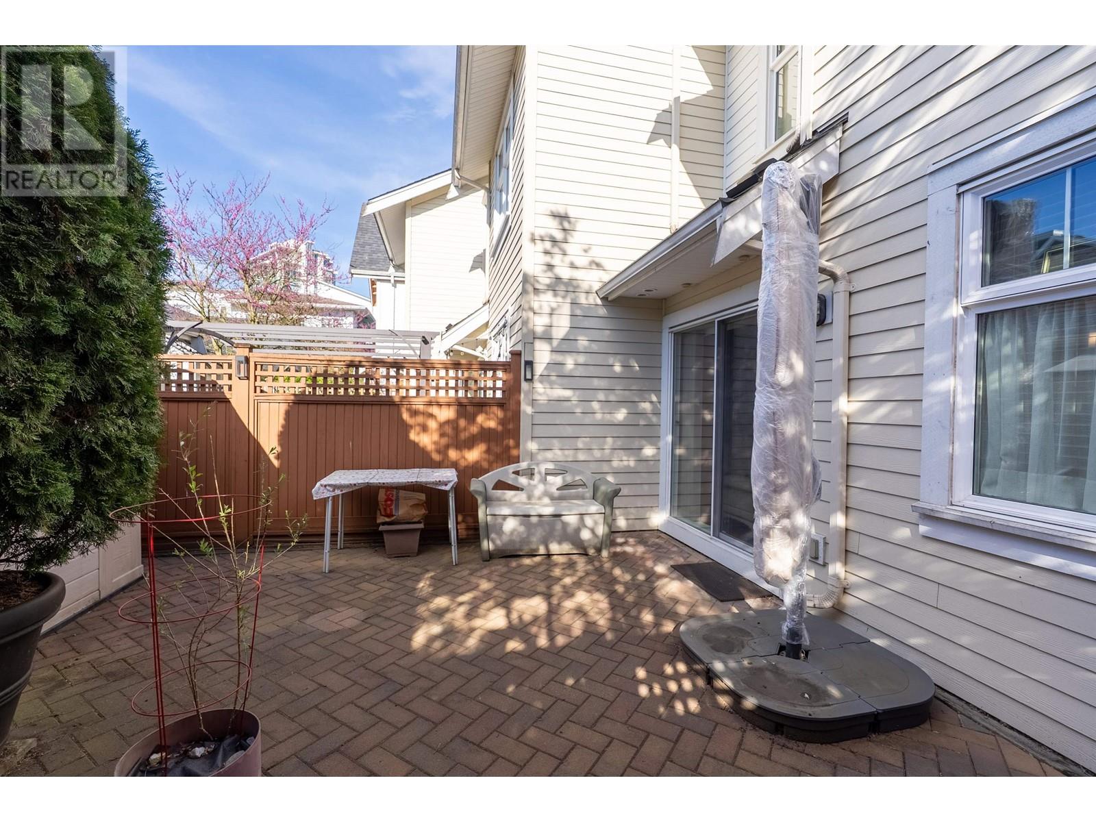 225 SALTER STREET, New Westminster