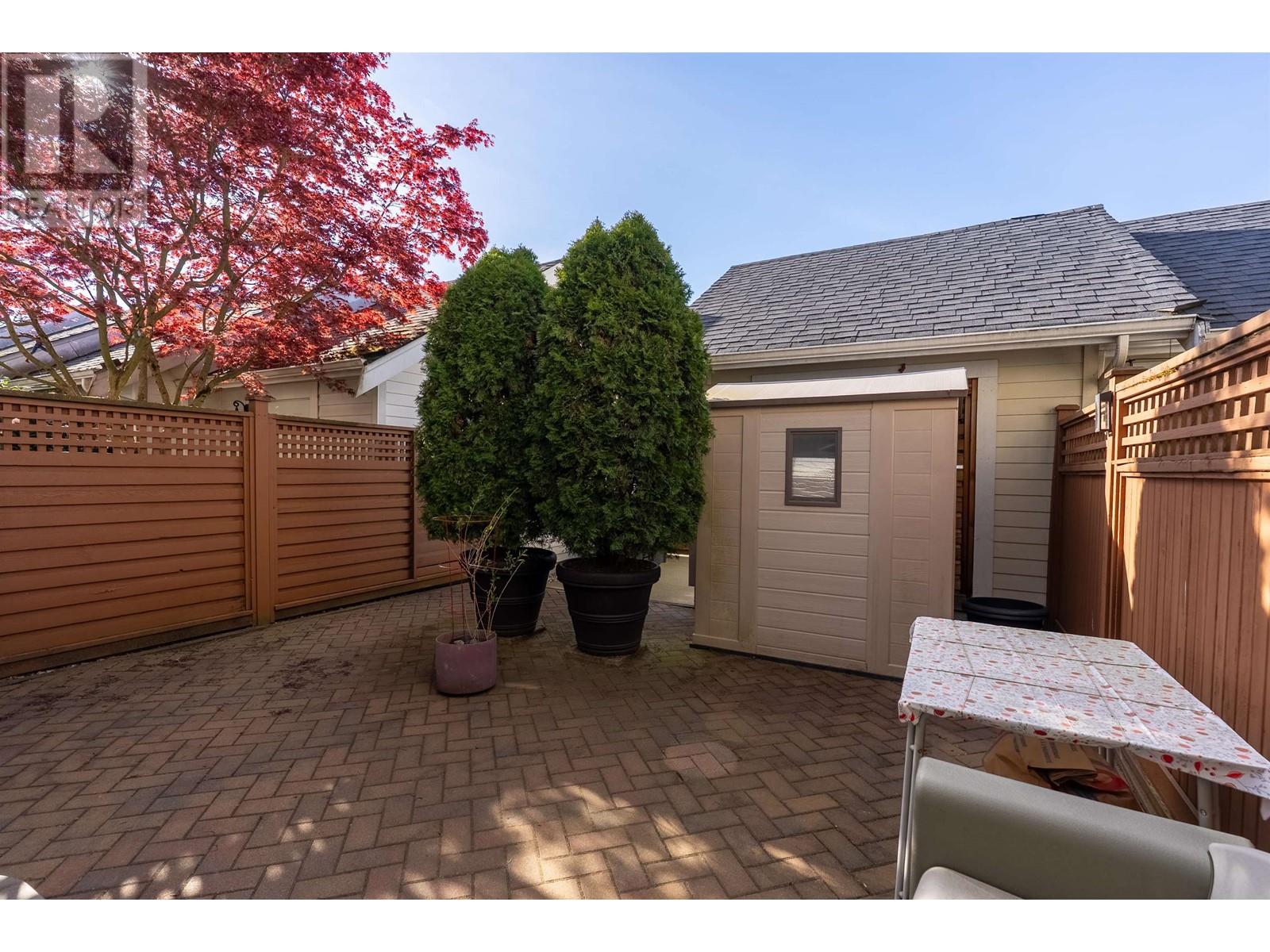 225 SALTER STREET, New Westminster