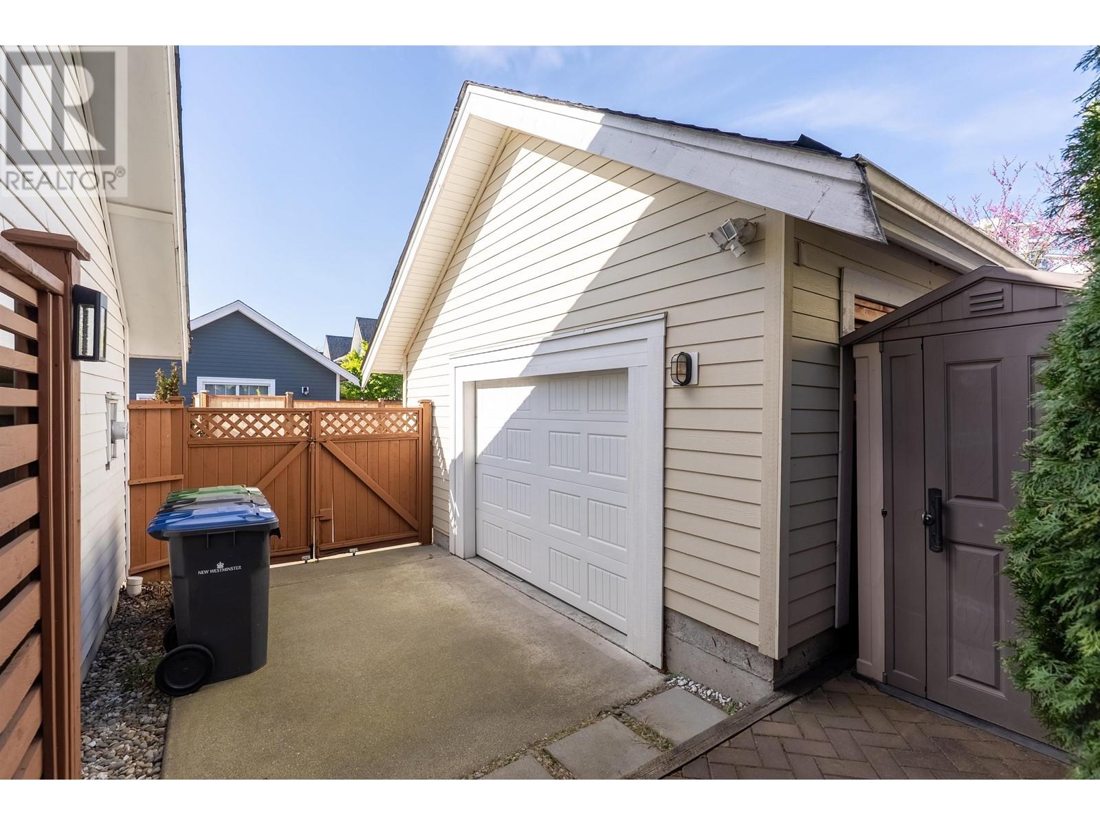 225 SALTER STREET, New Westminster