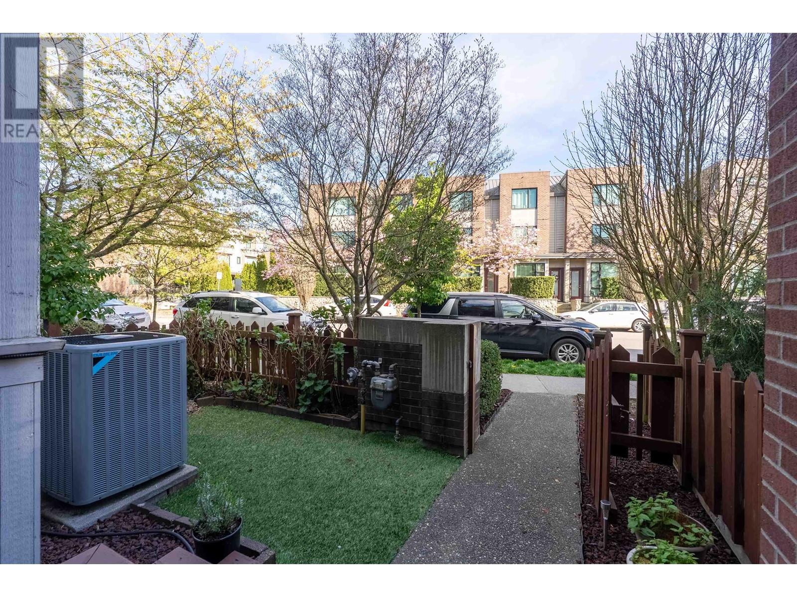 225 SALTER STREET, New Westminster