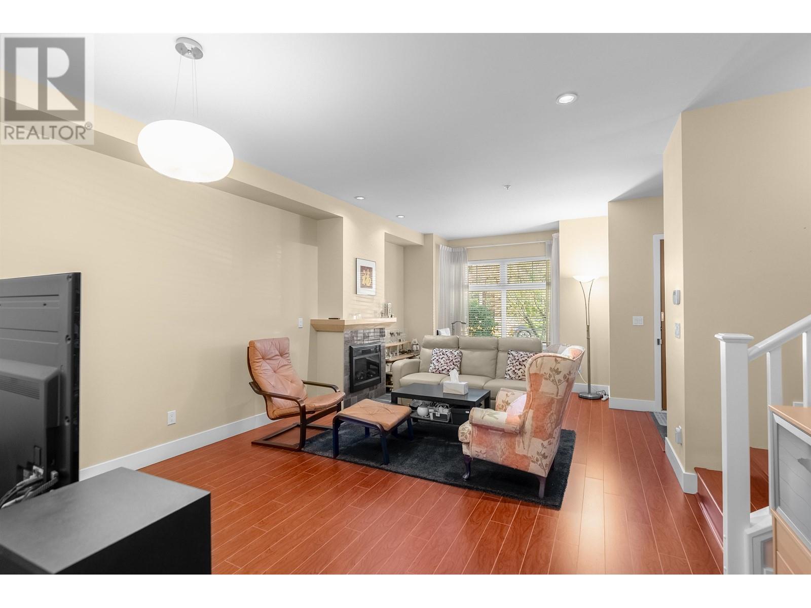225 SALTER STREET, New Westminster