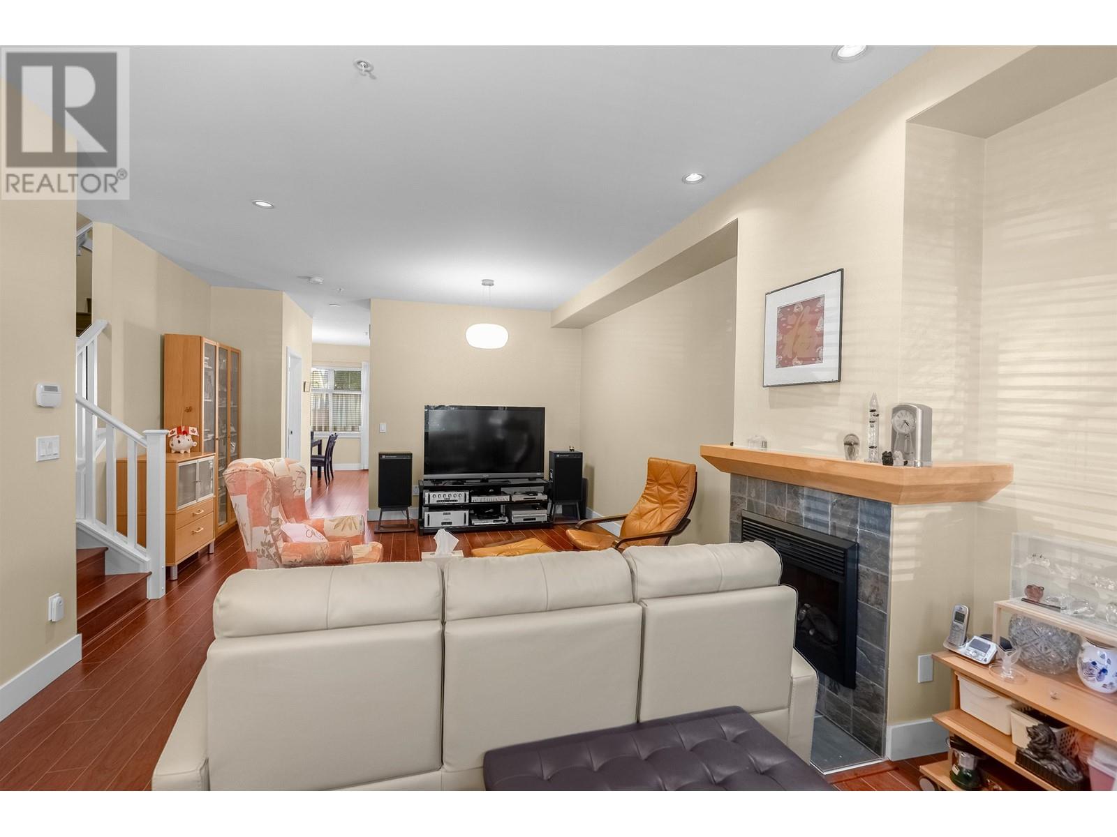225 SALTER STREET, New Westminster