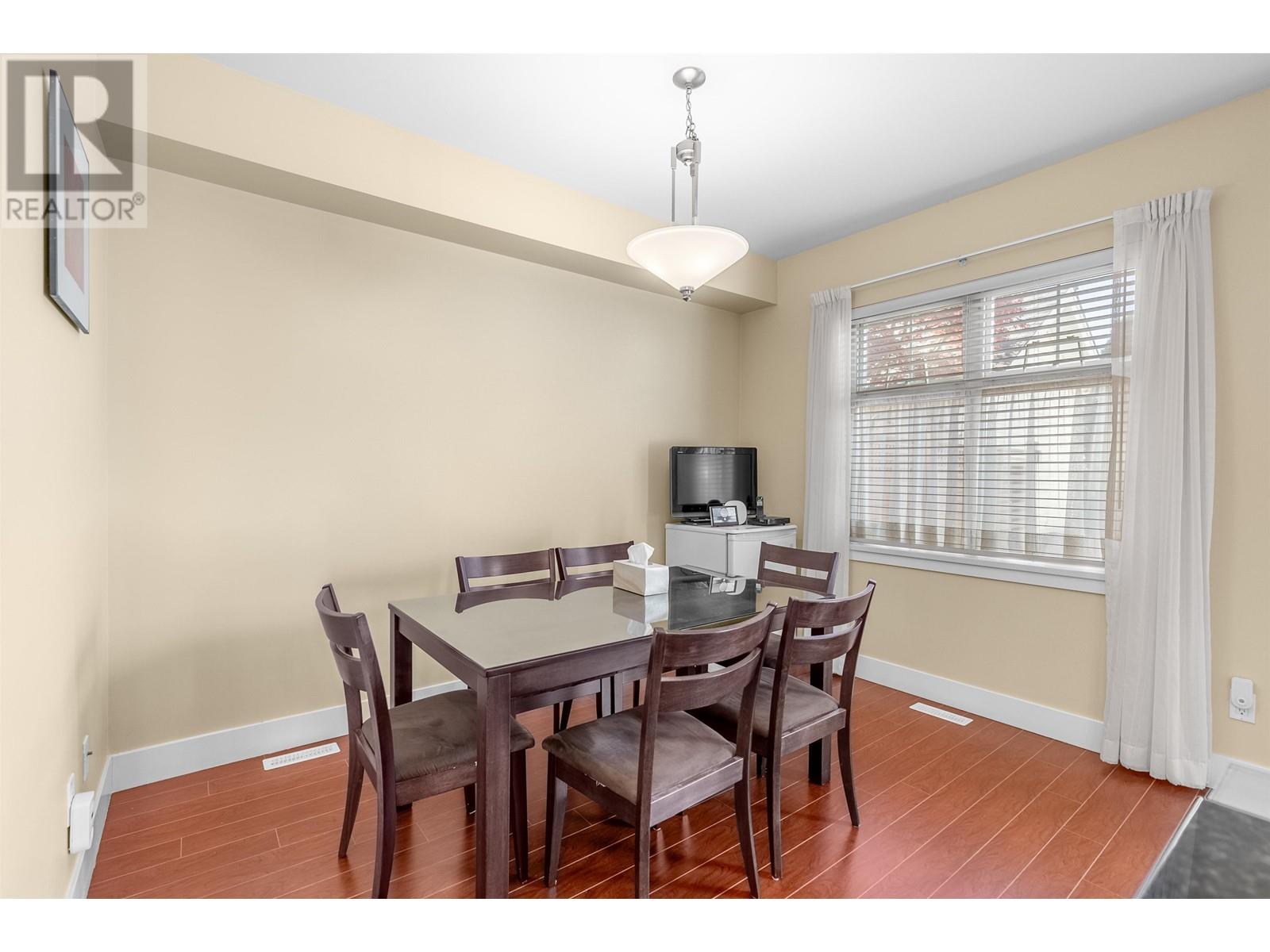 225 SALTER STREET, New Westminster