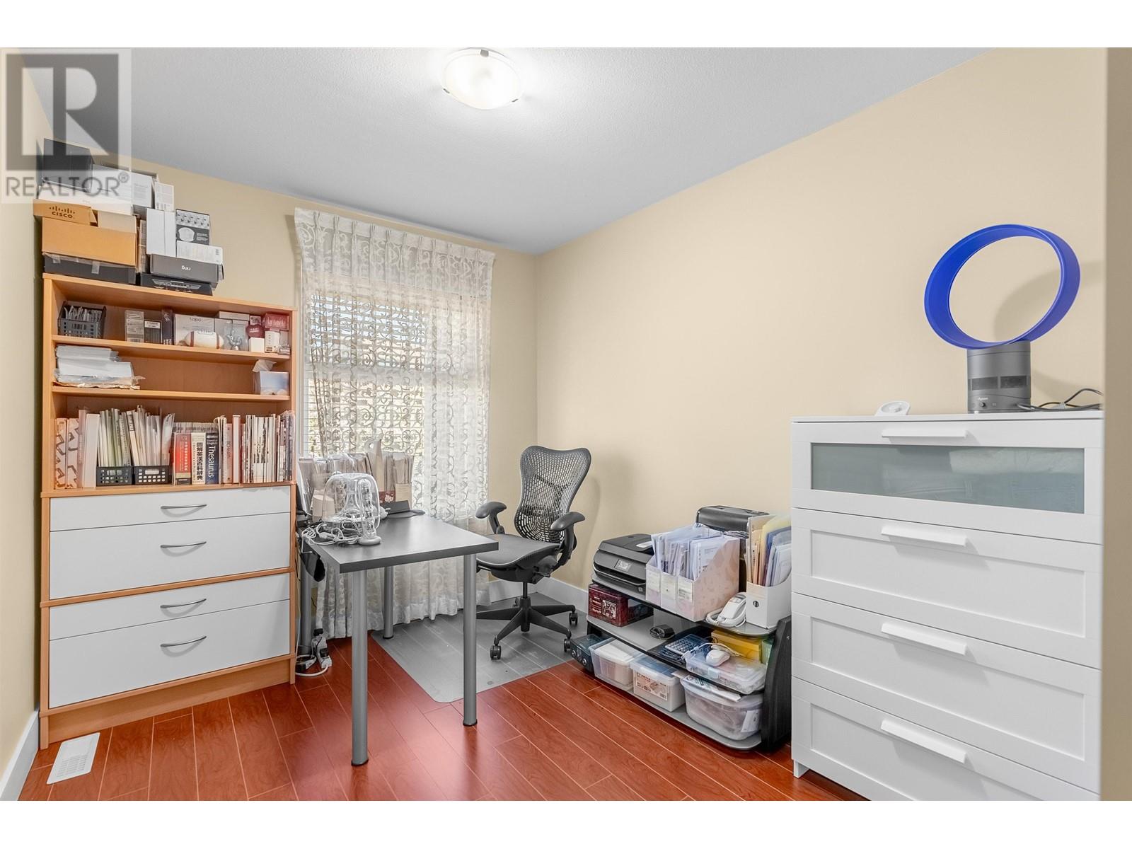 225 SALTER STREET, New Westminster
