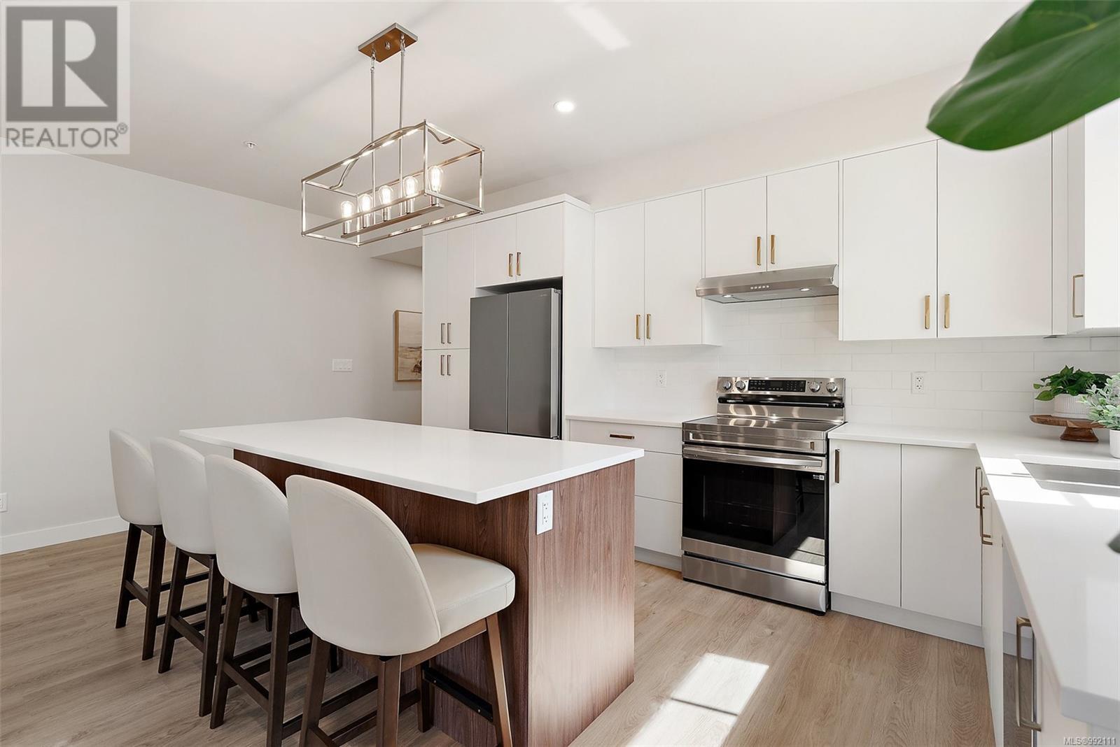 202 483 South Joffre Street, Esquimalt