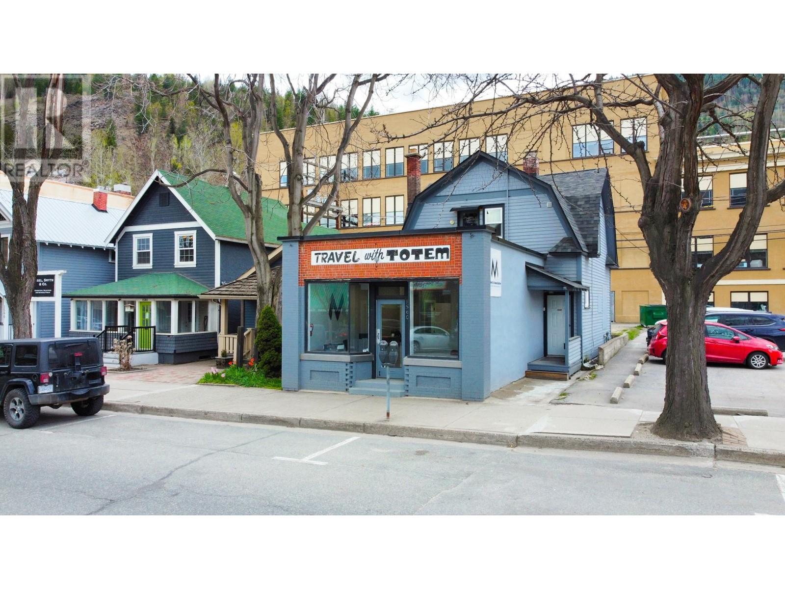 1560 BAY Avenue, Trail