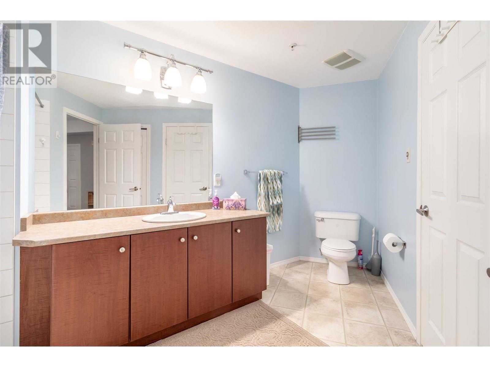 2207 1873 Country Club Drive, Kelowna
