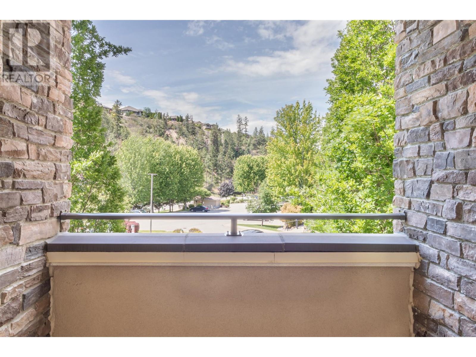 2207 1873 Country Club Drive, Kelowna
