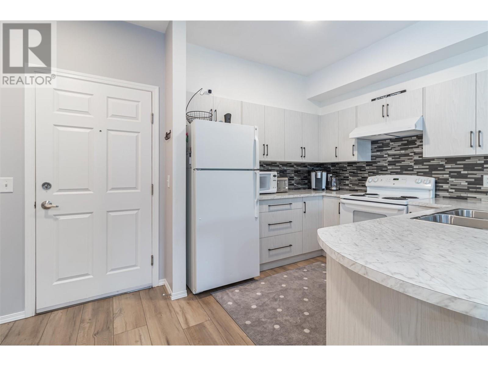 2207 1873 Country Club Drive, Kelowna