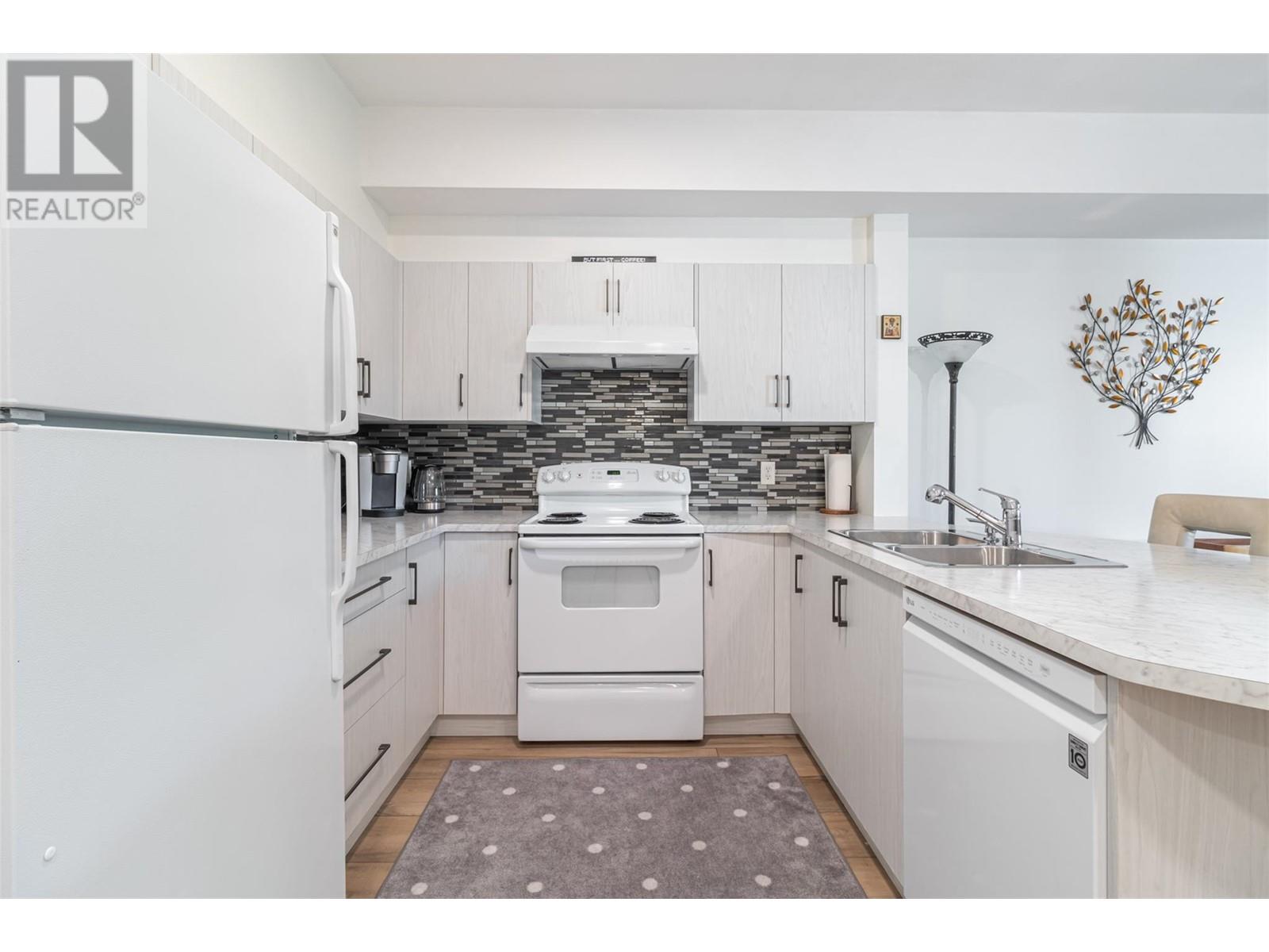 2207 1873 Country Club Drive, Kelowna