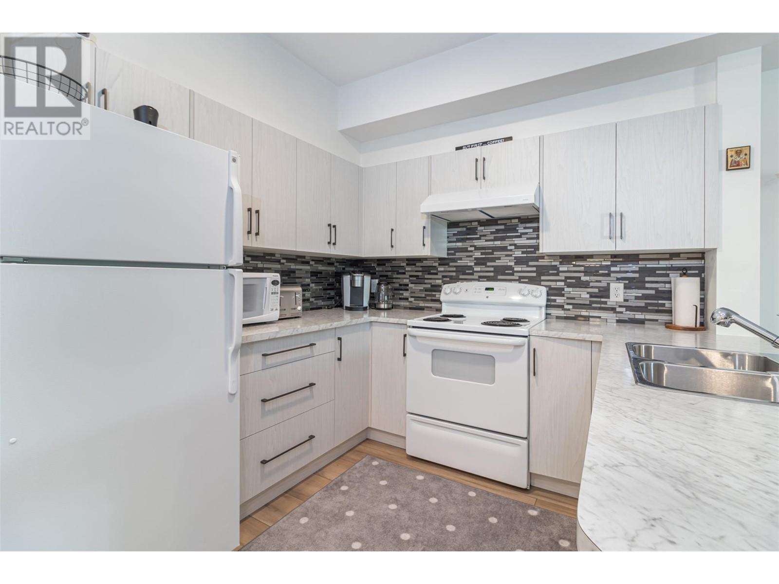 2207 1873 Country Club Drive, Kelowna