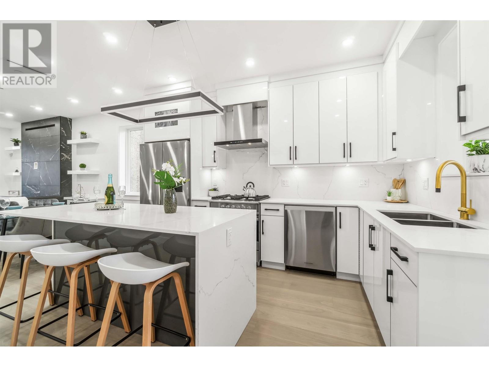 Photo 11 of 2 5737 Clarendon Street, Vancouver BC