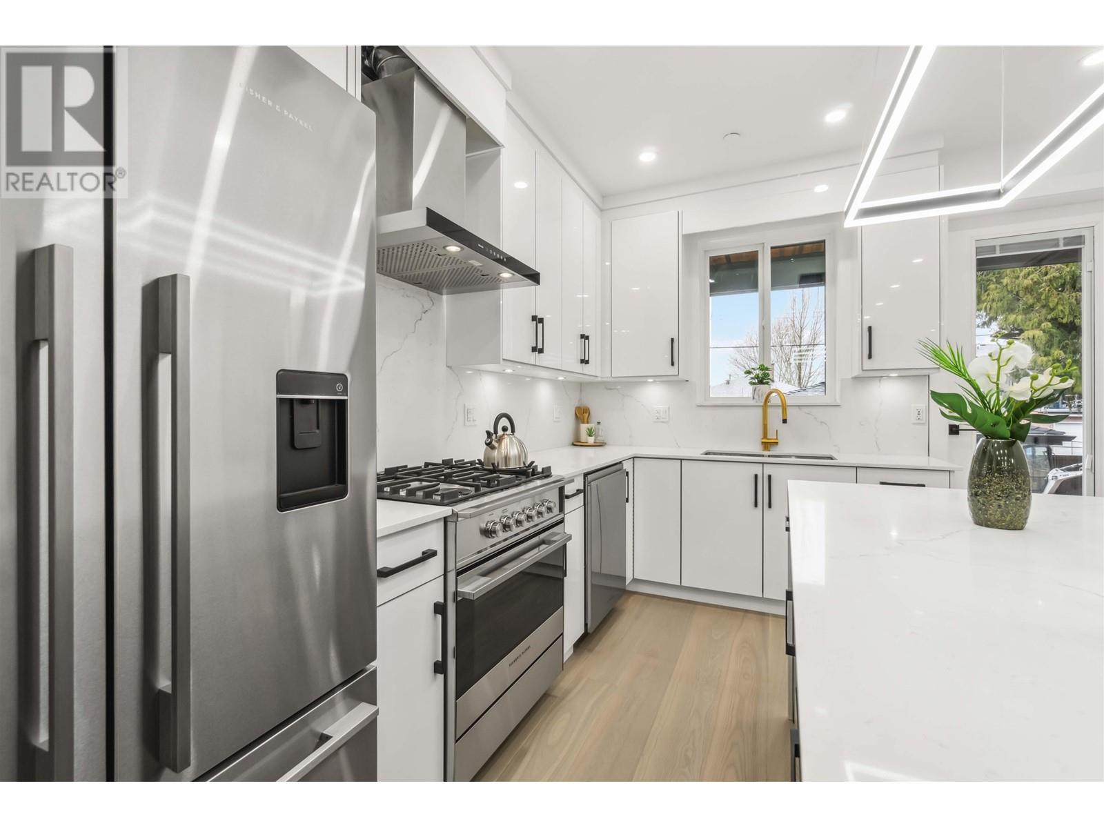 Photo 14 of 2 5737 Clarendon Street, Vancouver BC