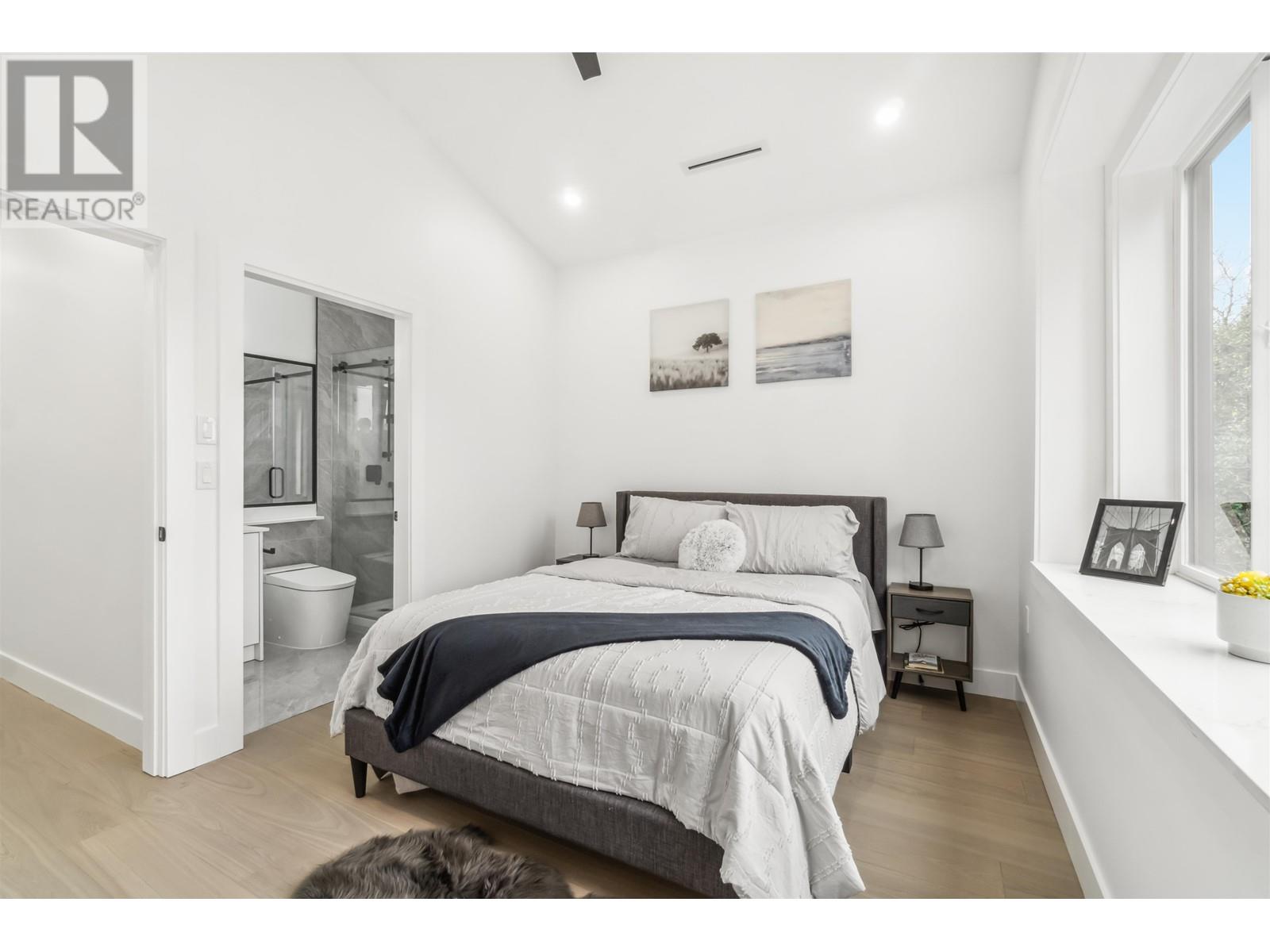 Photo 19 of 2 5737 Clarendon Street, Vancouver BC
