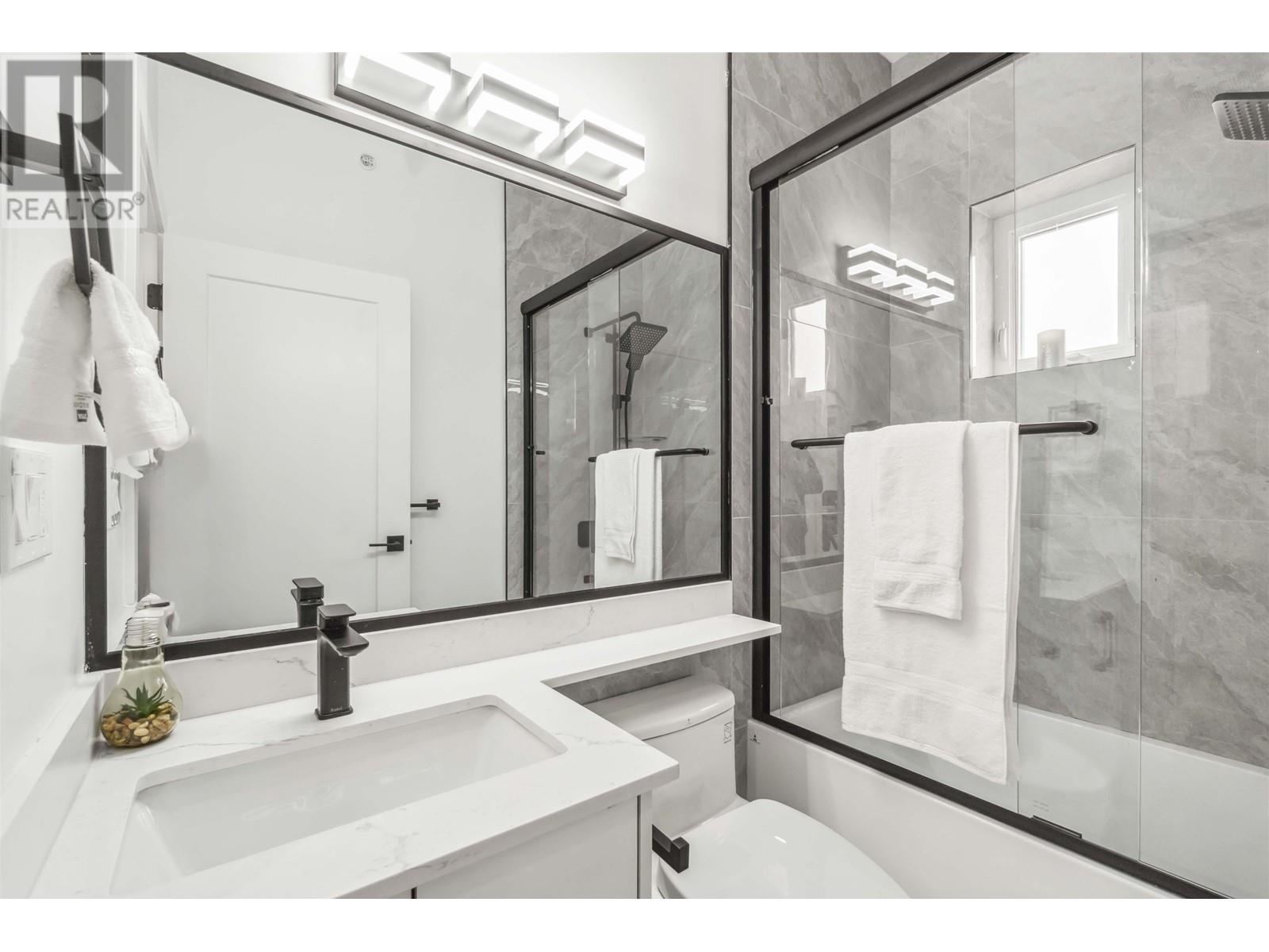 Photo 27 of 2 5737 Clarendon Street, Vancouver BC