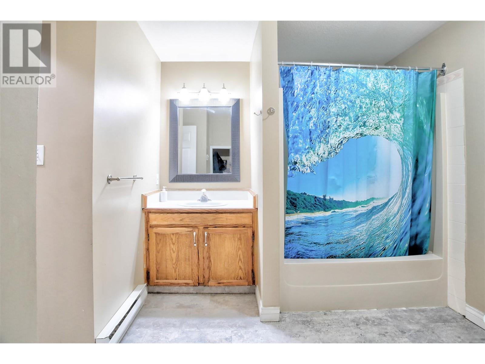 203 95 ECKHARDT Avenue, Penticton