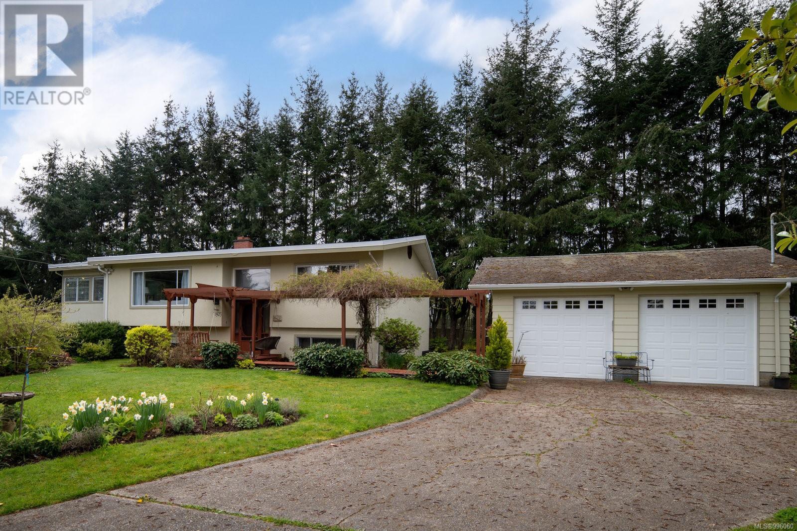 1925 Hovey Rd, Central Saanich
