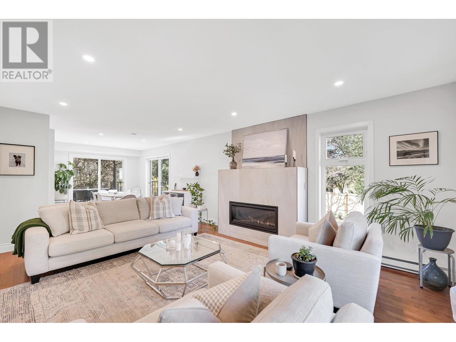 2548 NAIRN WAY, Squamish