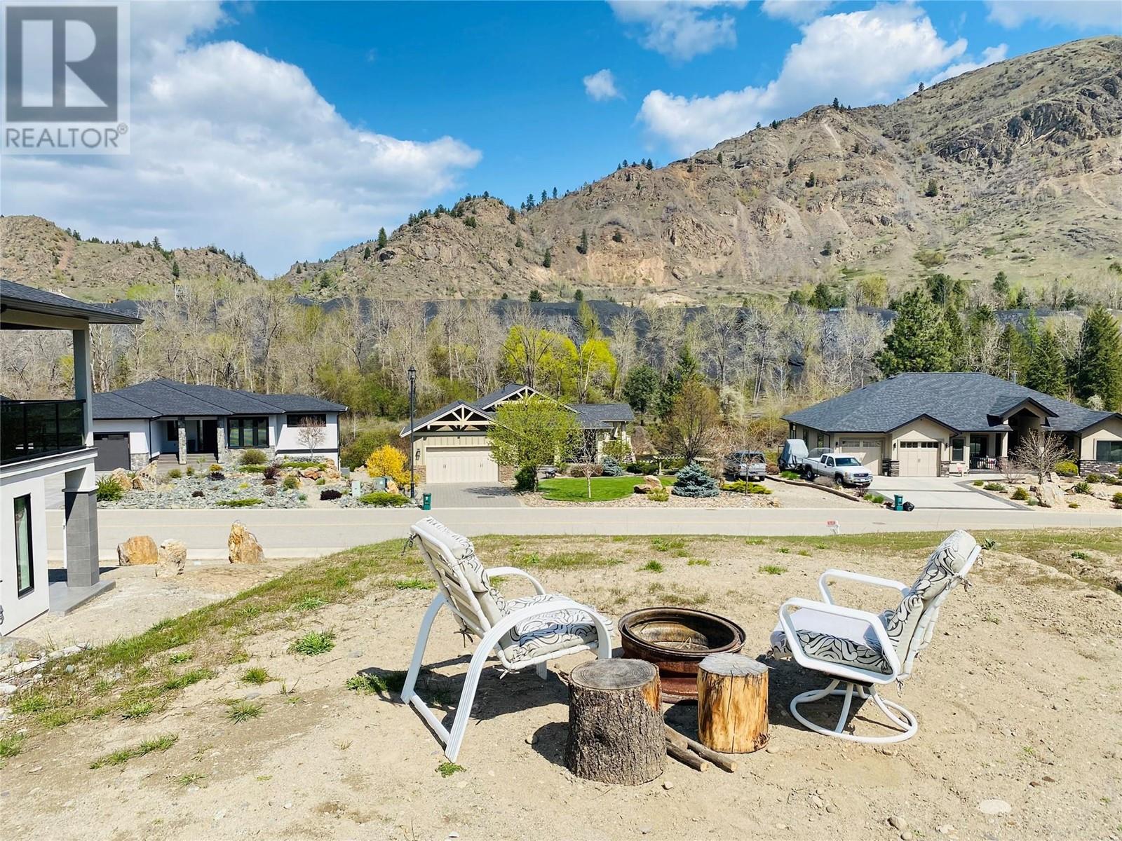 8741 RIVERSIDE Drive, Grand Forks