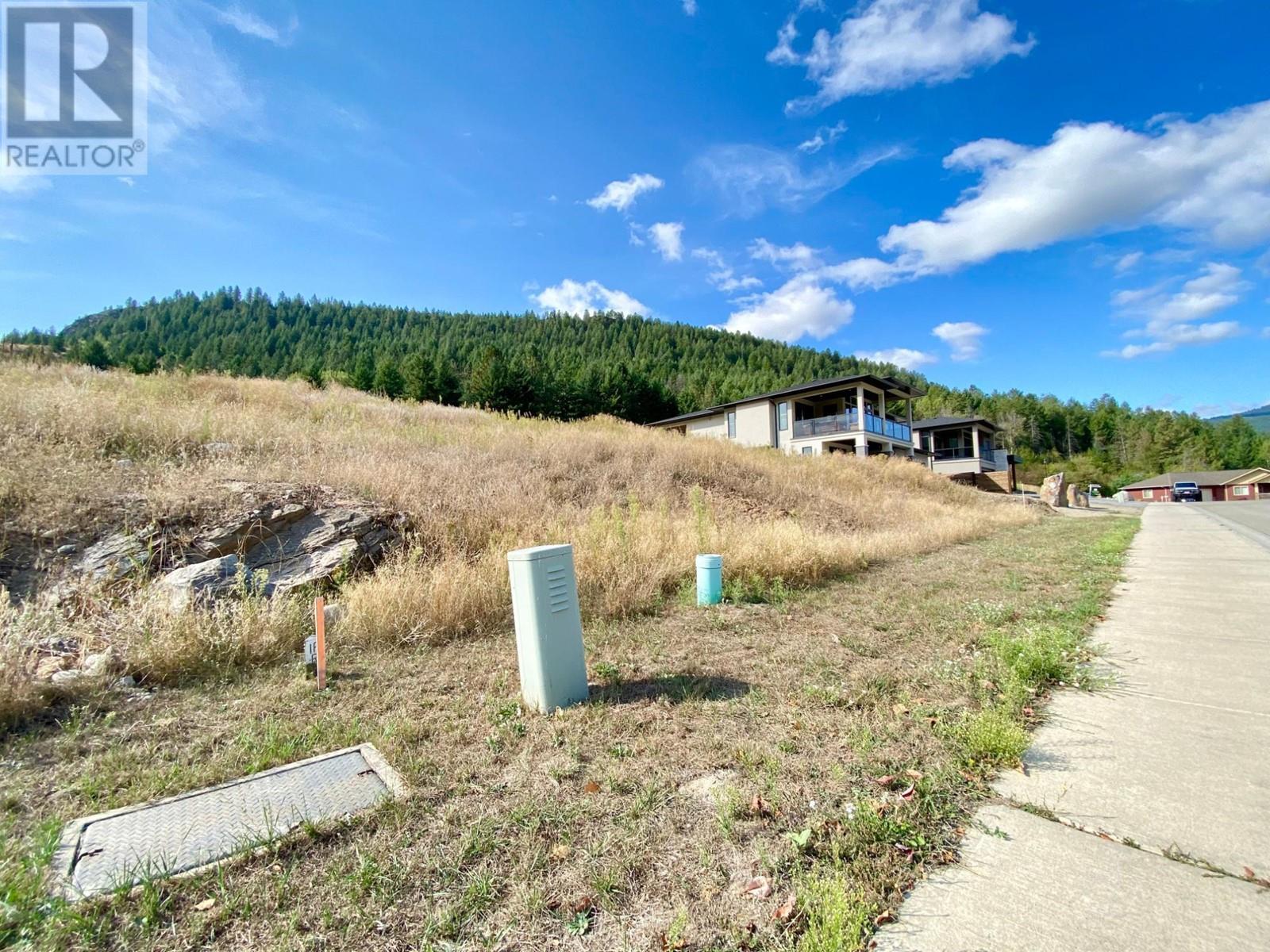 8741 RIVERSIDE Drive, Grand Forks