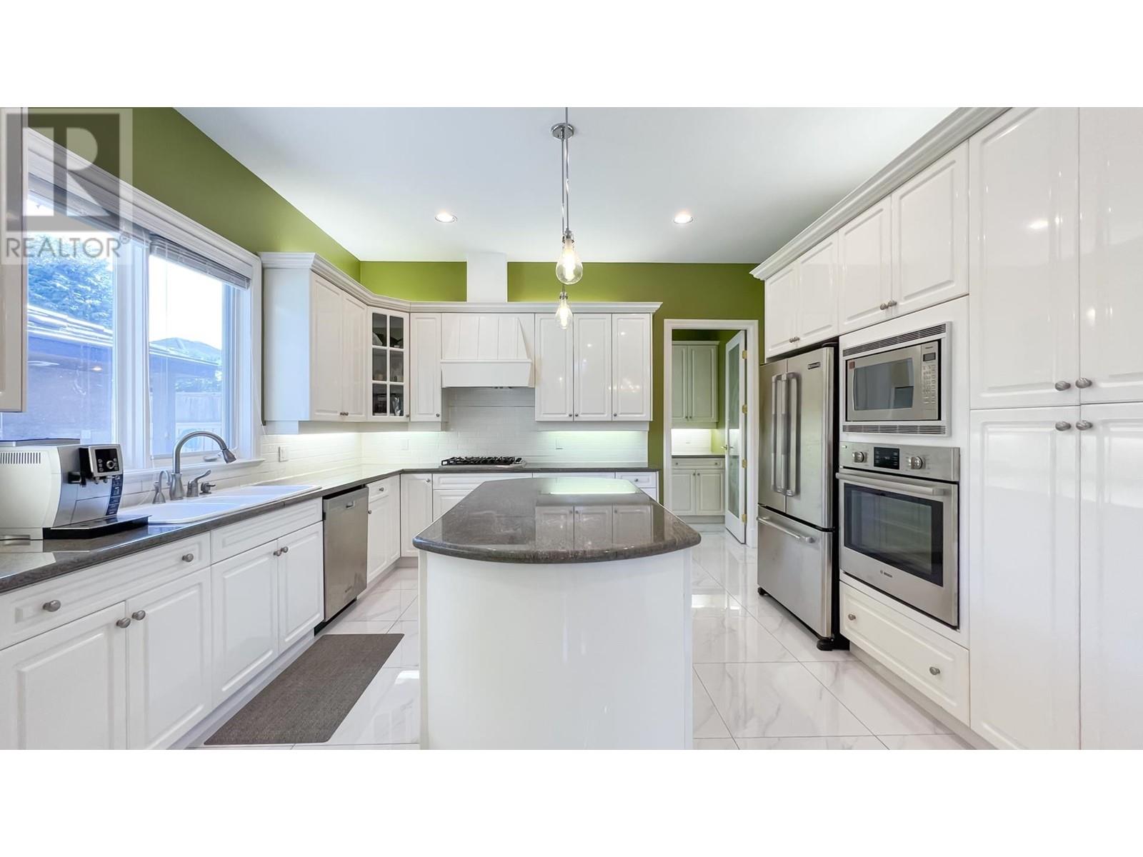 Photo 8 of 7540 Montana Road, Richmond BC