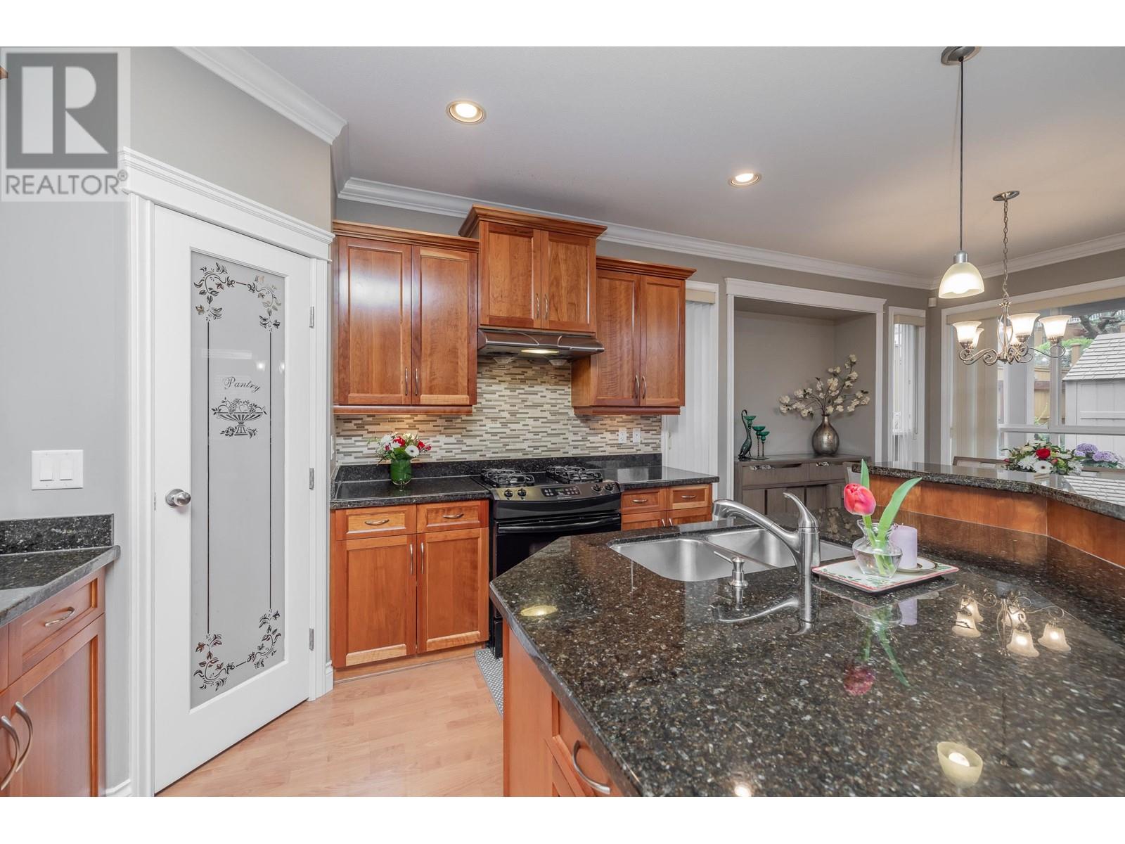 1021 STEWART AVENUE, Coquitlam