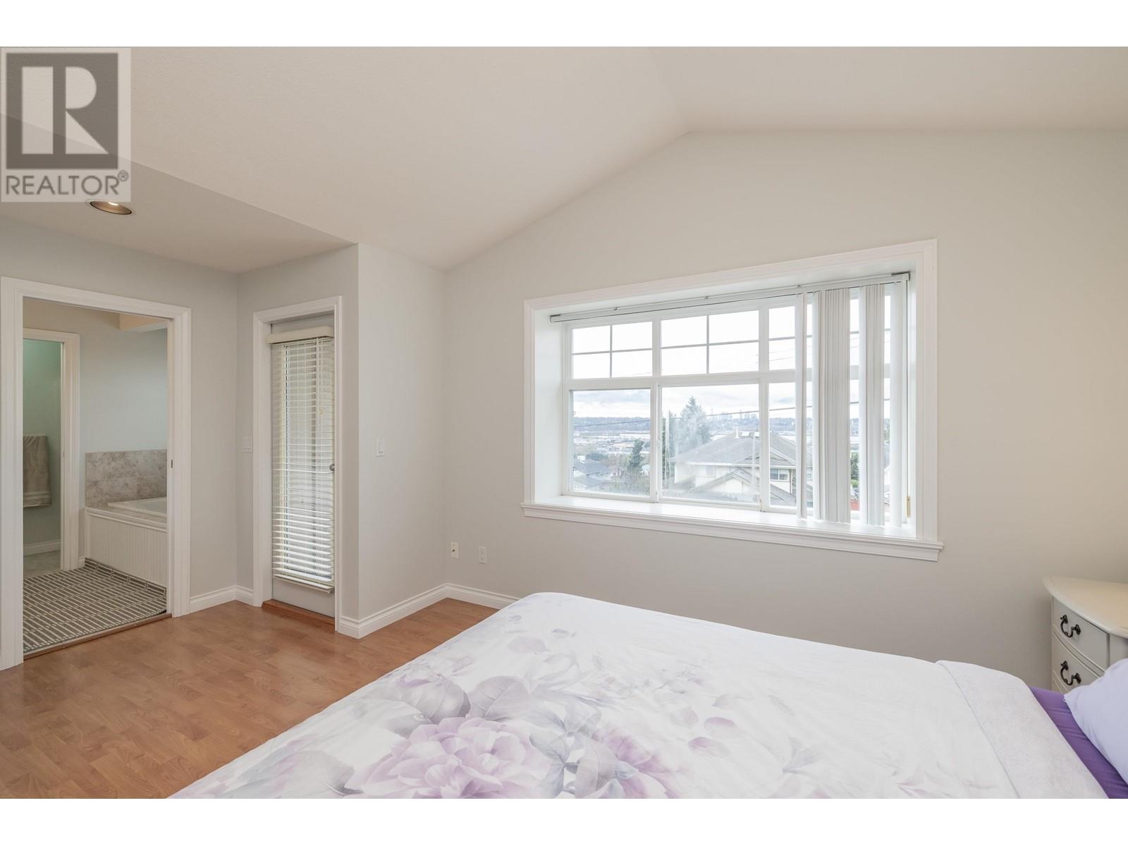 1021 STEWART AVENUE, Coquitlam