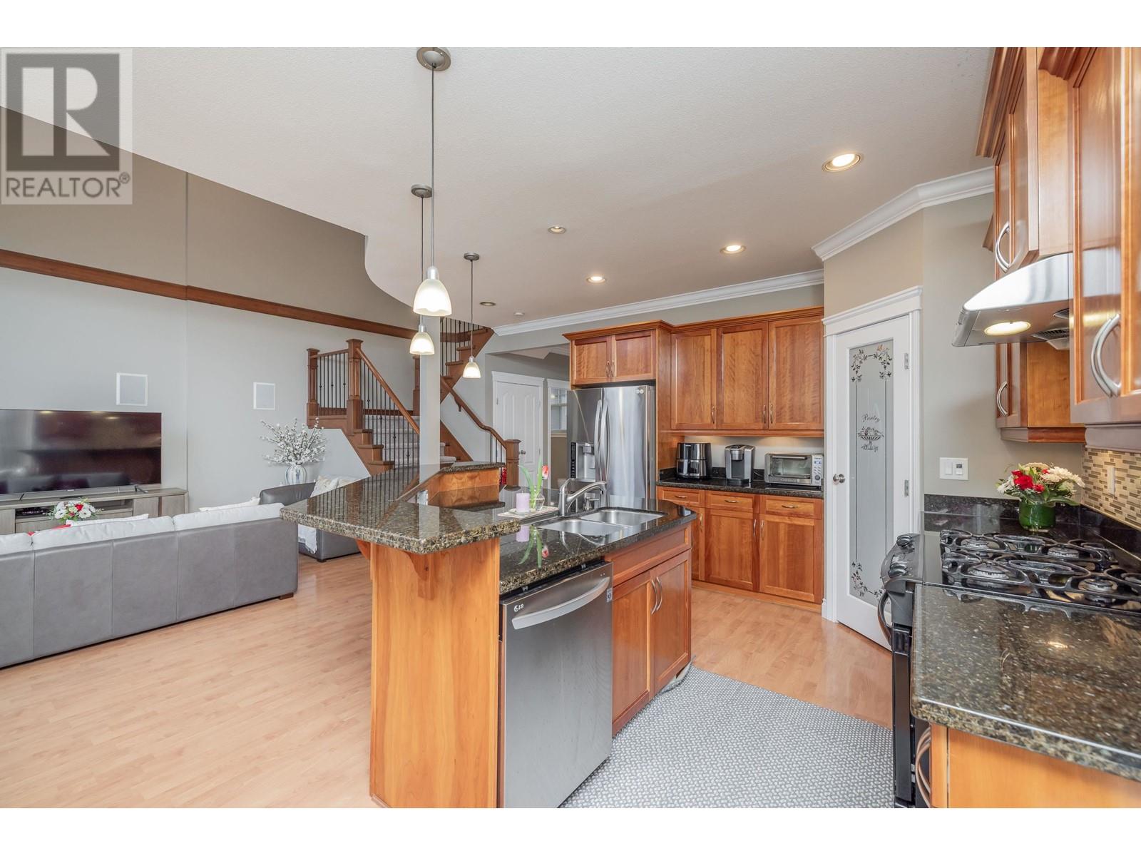 1021 STEWART AVENUE, Coquitlam
