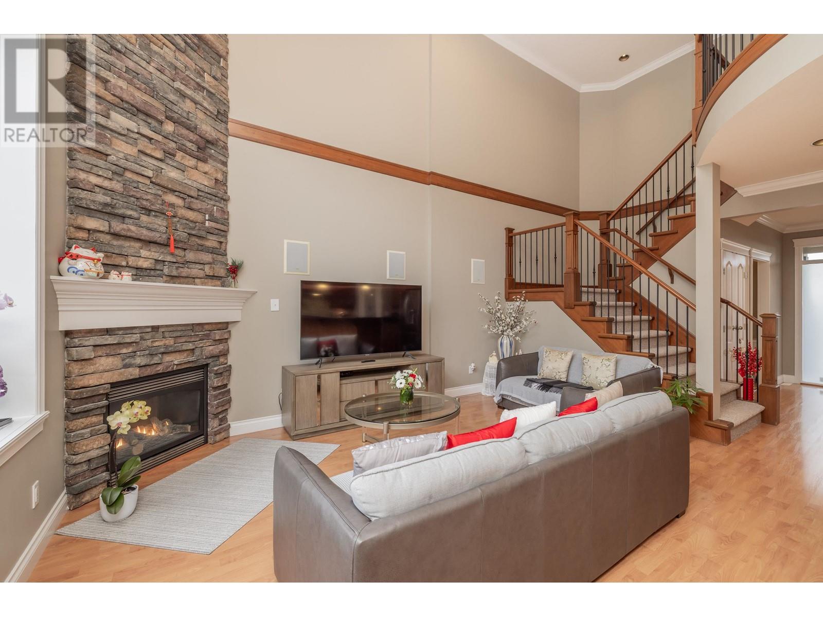 1021 STEWART AVENUE, Coquitlam