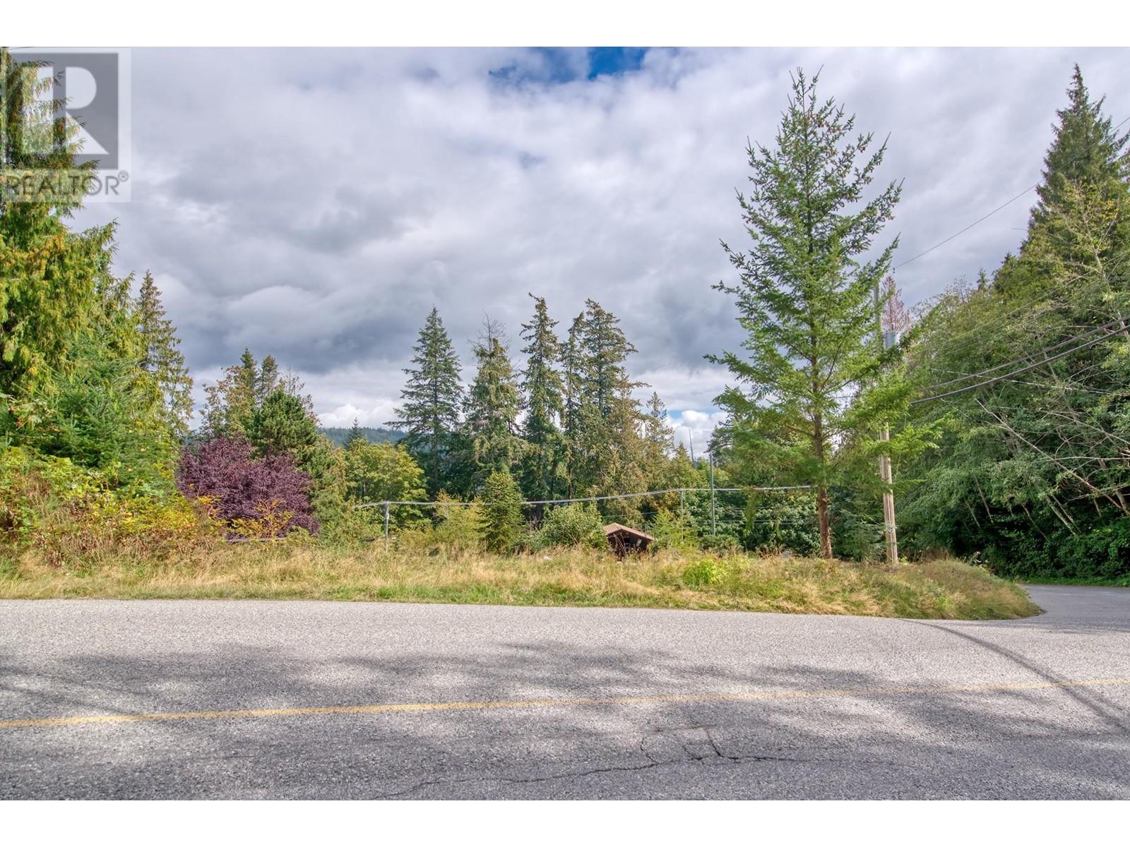 7712 FAWN ROAD, Halfmoon Bay