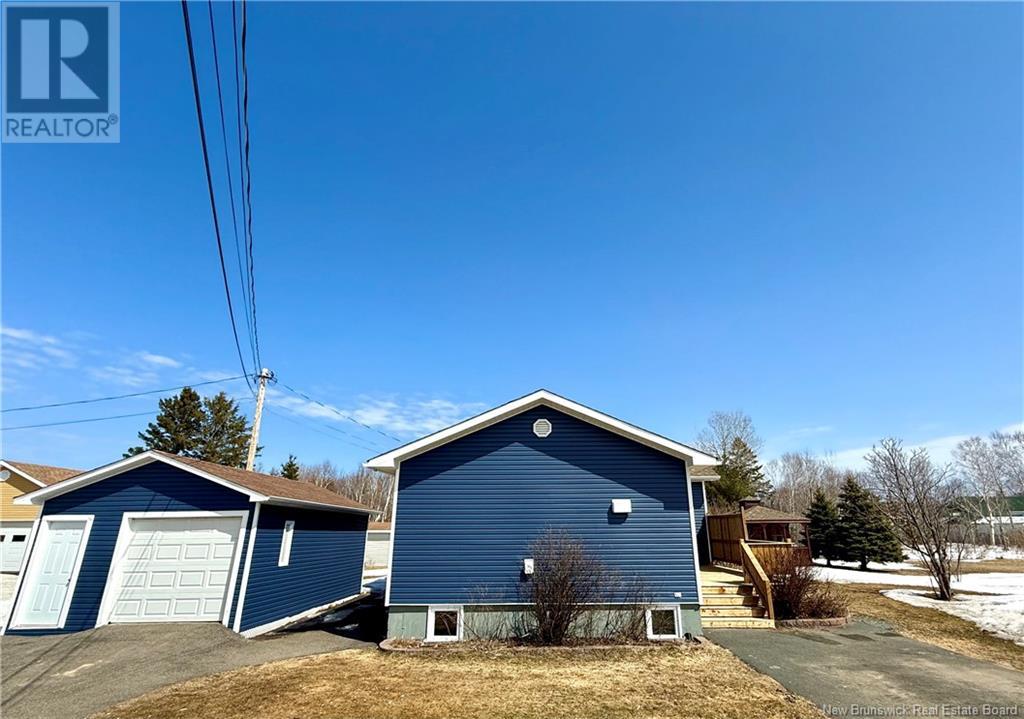 Photo 12 of 108 Rue Des Erables, Saintleolin NB