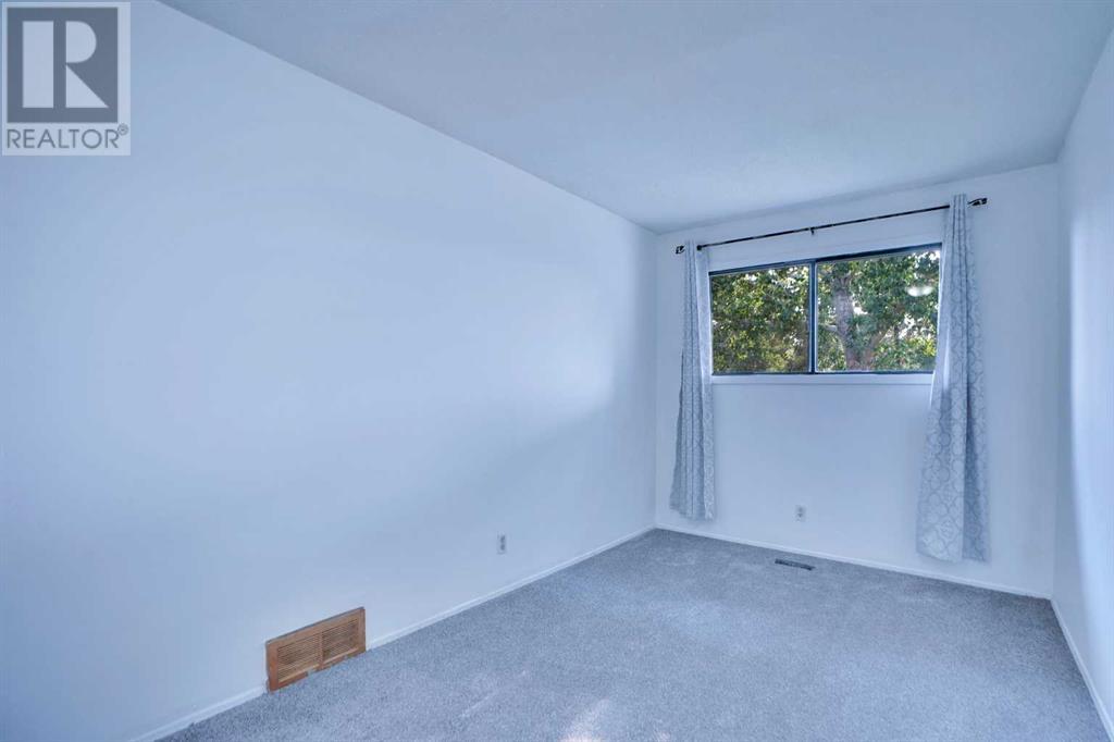Single Family House Bi-level for Sale in  Falbury Crescent NE Falconridge Calgary 