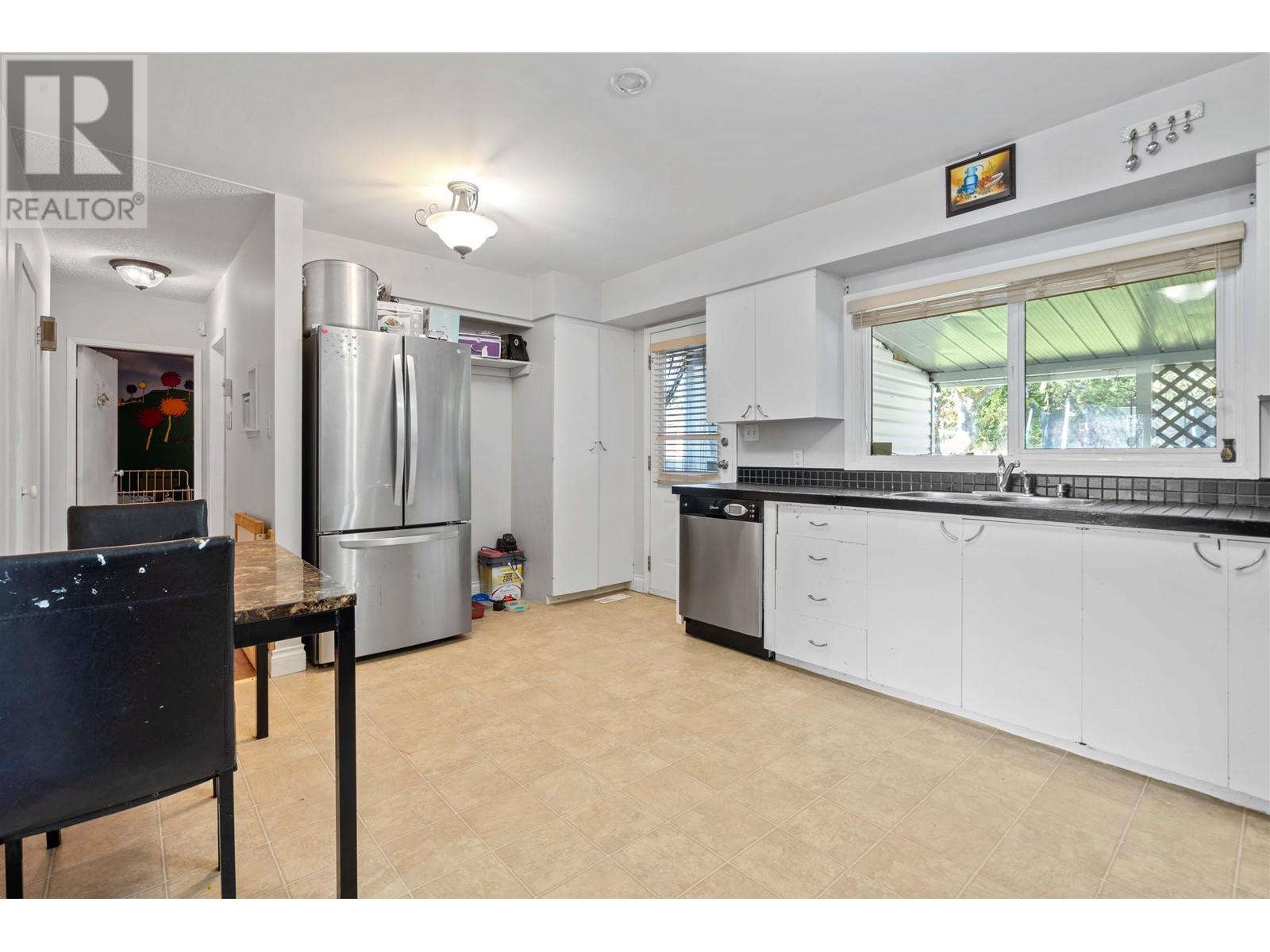 Photo 6 of 12171 221 Street, Maple Ridge BC