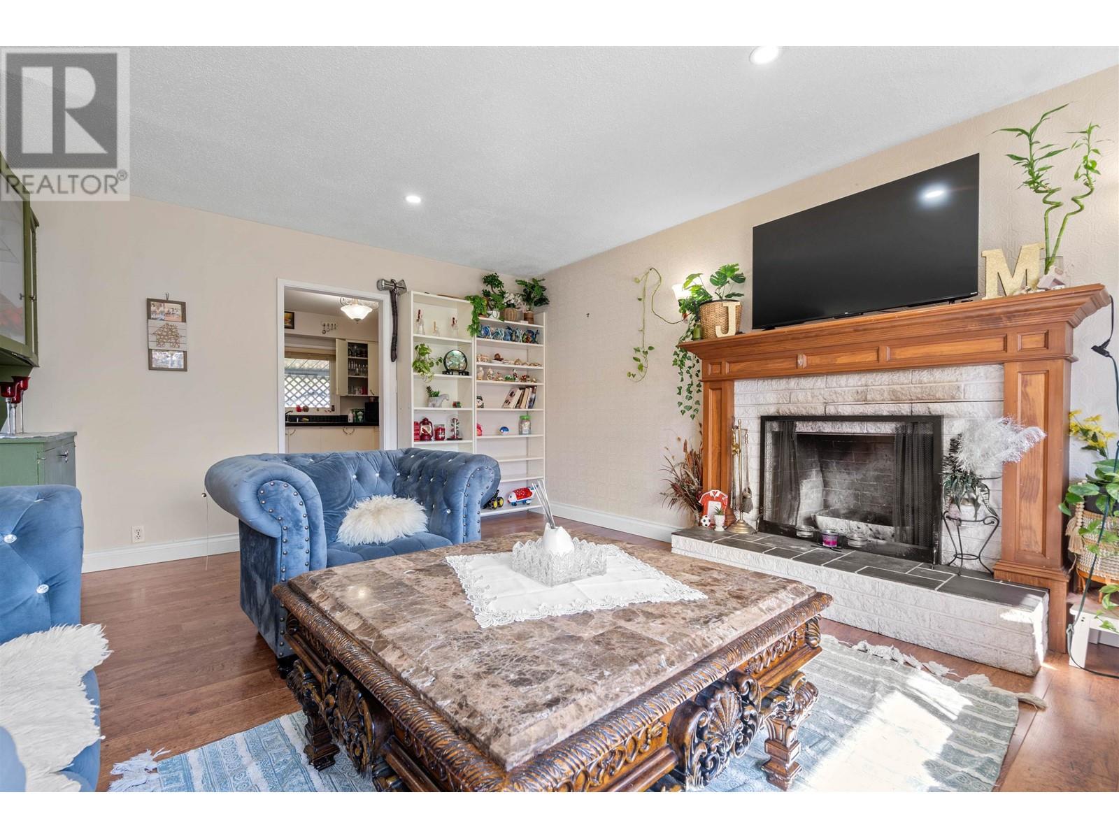 Photo 3 of 12171 221 Street, Maple Ridge BC