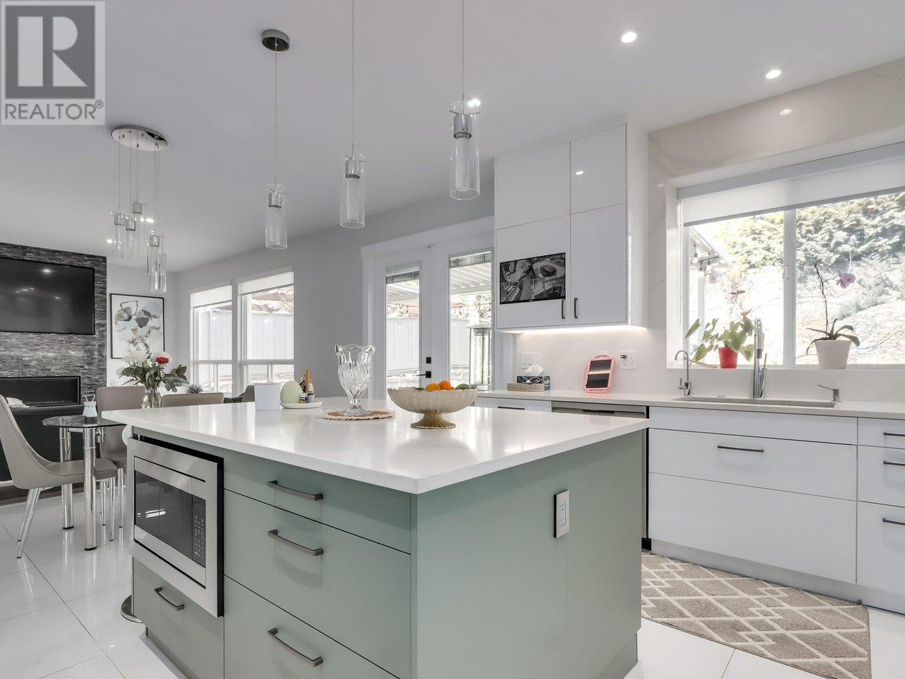 108 SYCAMORE DRIVE, Port Moody real estate listing R2993013
