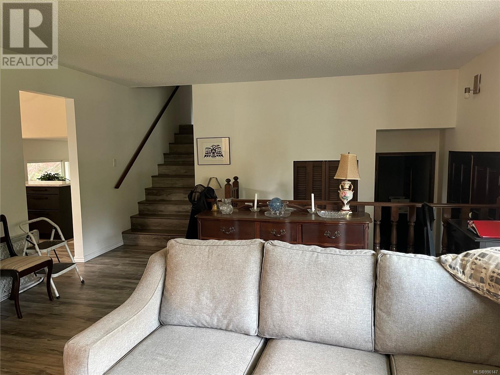 9489 Scott St, Port Hardy