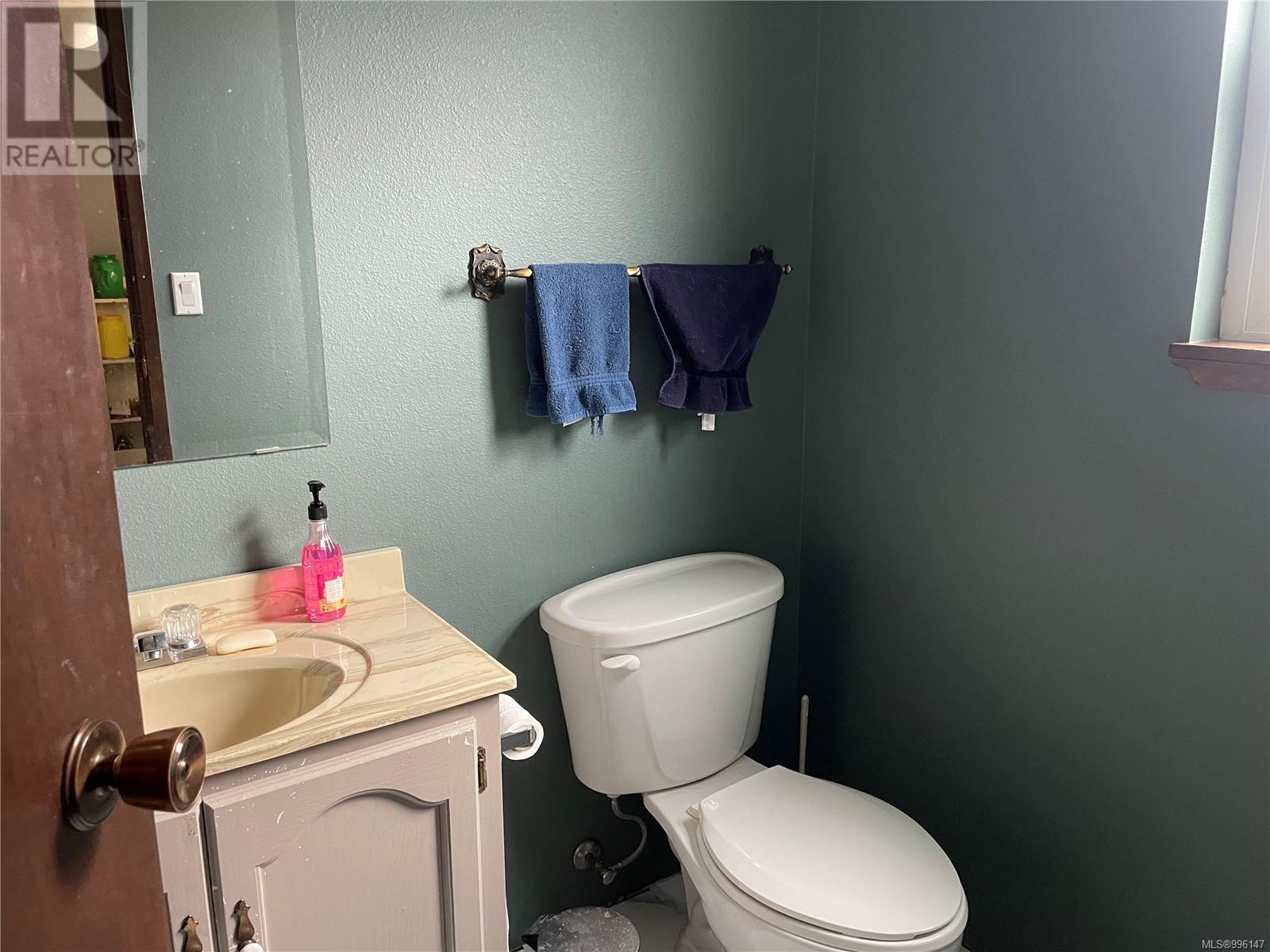 9489 Scott St, Port Hardy