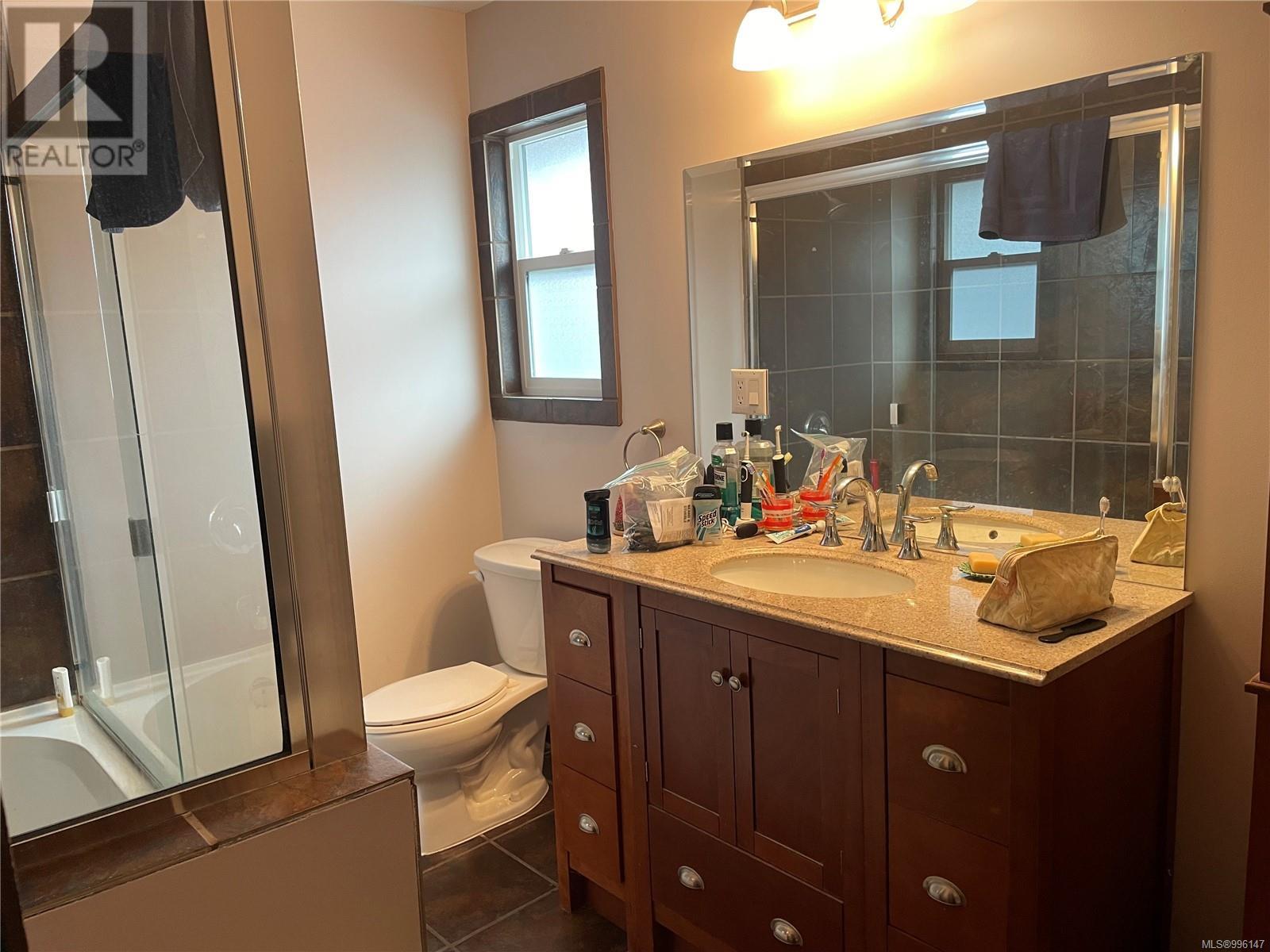 9489 Scott St, Port Hardy