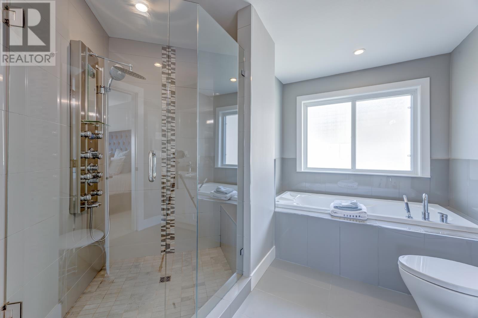 Photo 18 of 1438 Strawline Hill Street, Coquitlam BC