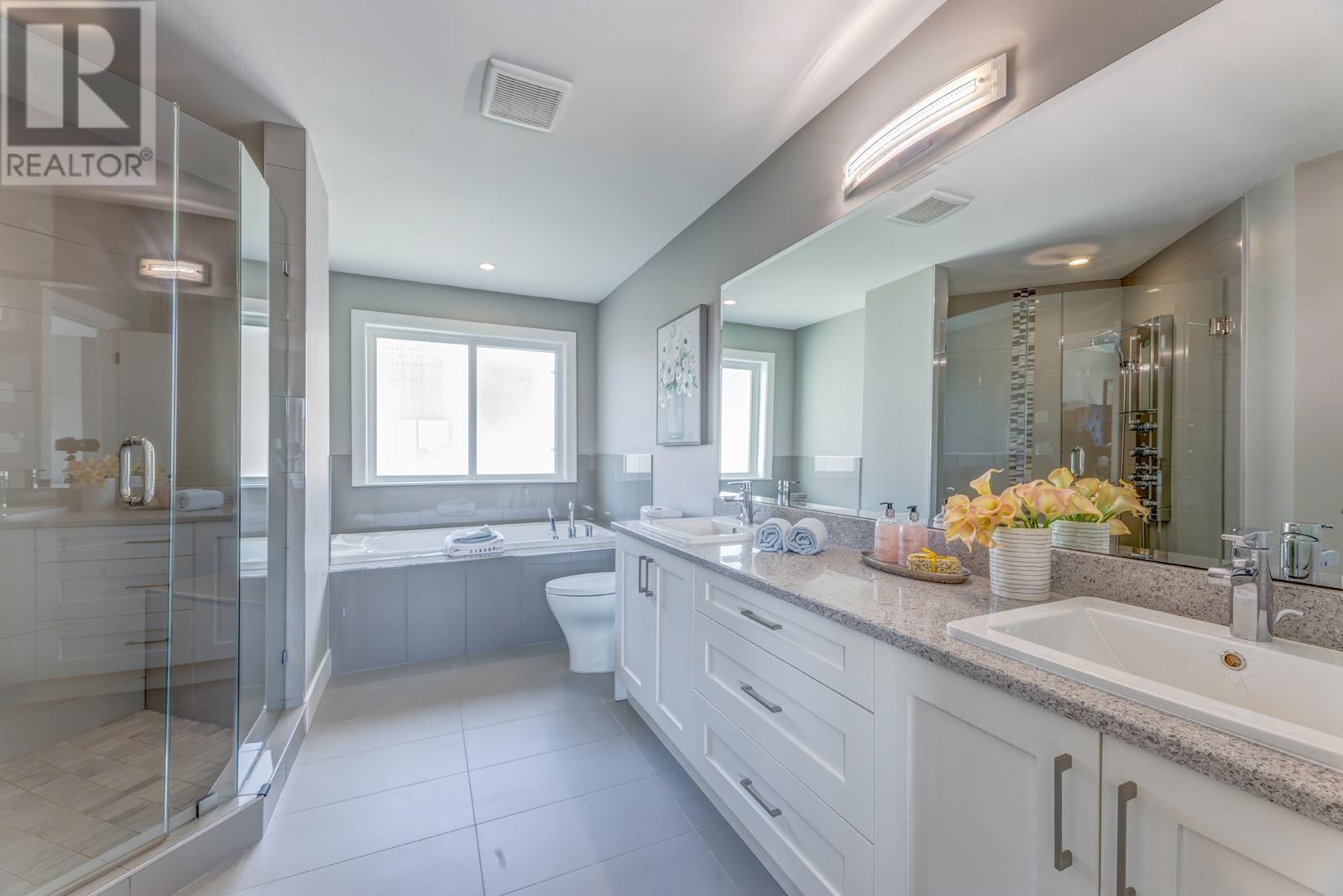 Photo 17 of 1438 Strawline Hill Street, Coquitlam BC