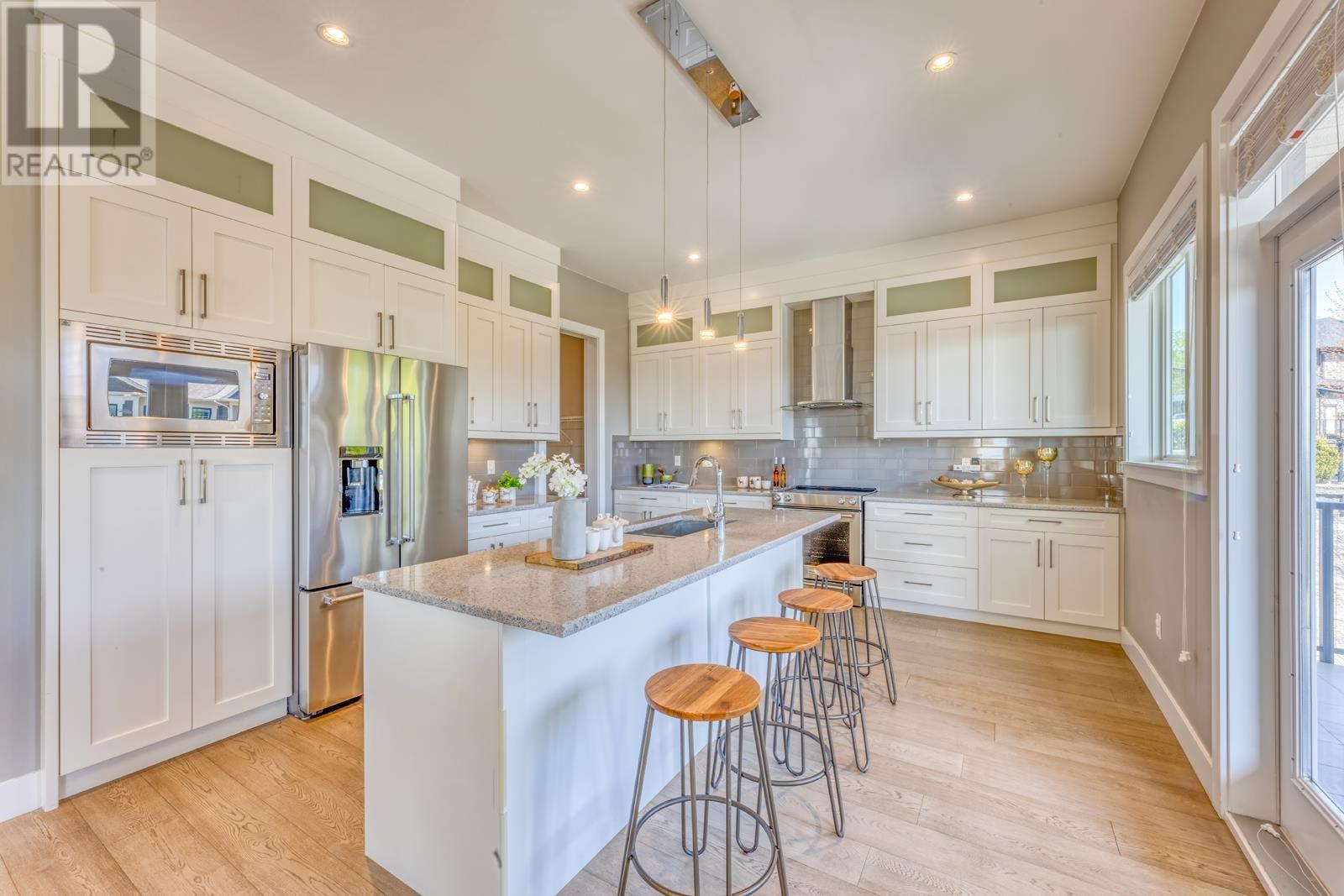 Photo 7 of 1438 Strawline Hill Street, Coquitlam BC