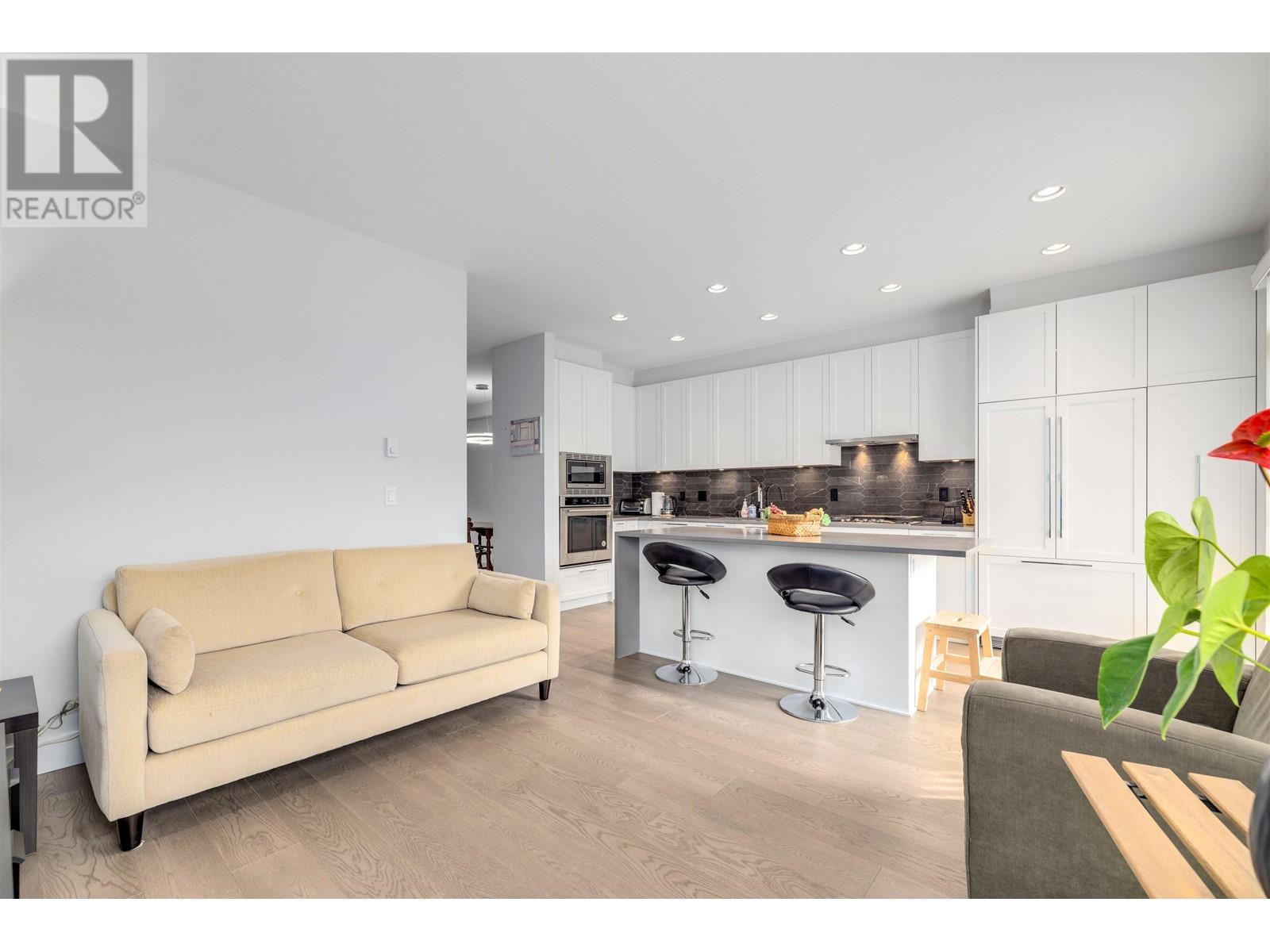 Photo 11 of 6 3306 Princeton Avenue, Coquitlam BC
