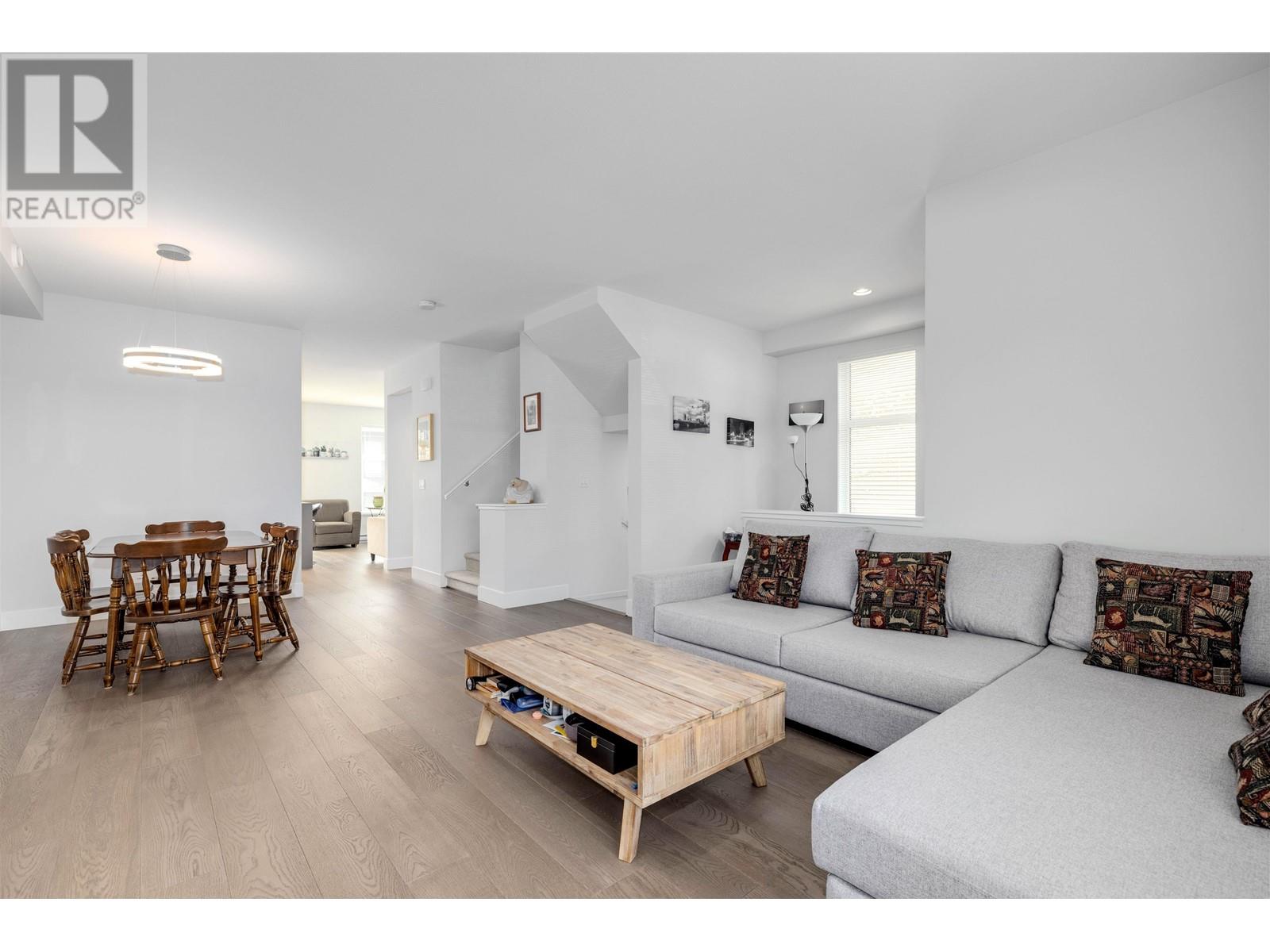 Photo 5 of 6 3306 Princeton Avenue, Coquitlam BC