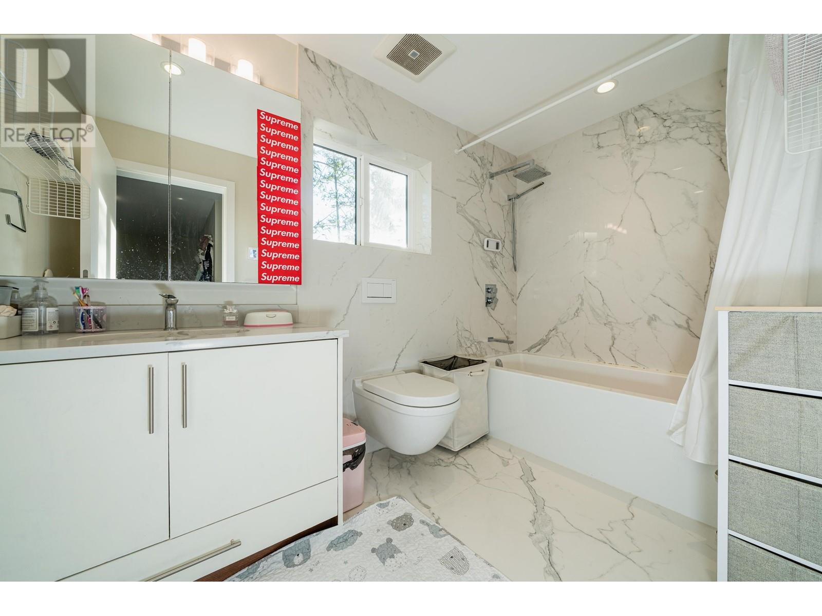 5290 GULF PLACE, West Vancouver