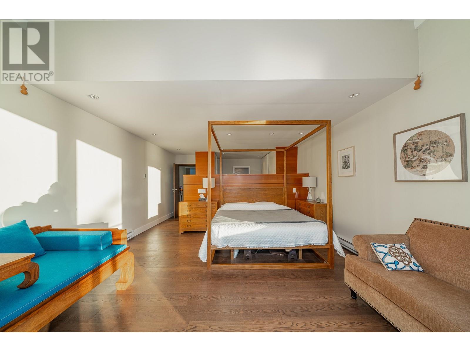 5290 GULF PLACE, West Vancouver