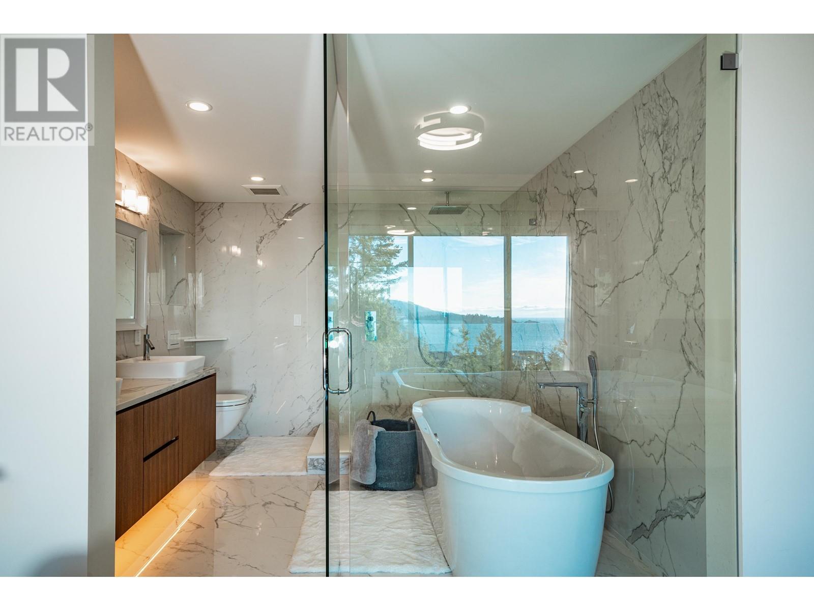 5290 GULF PLACE, West Vancouver