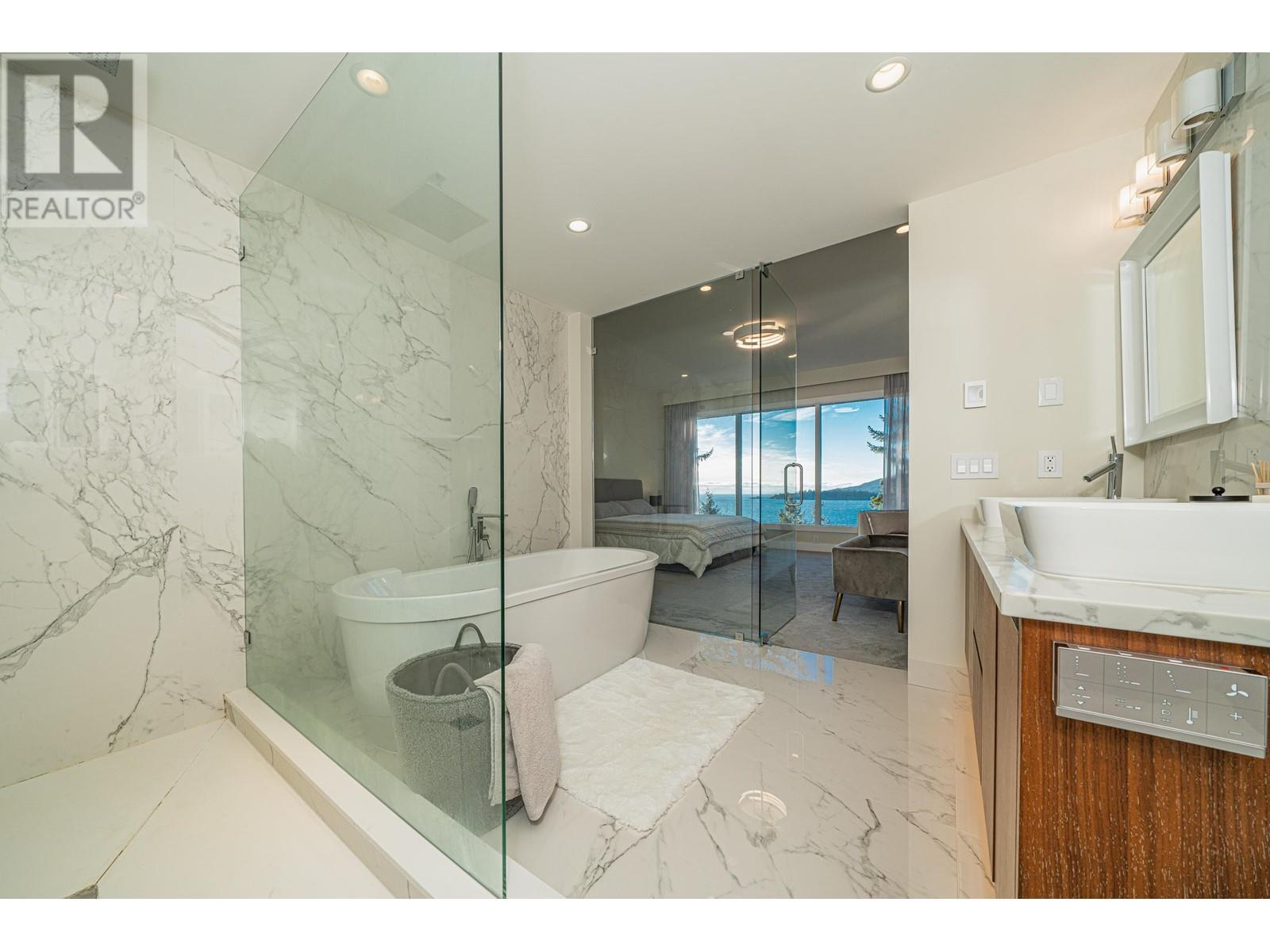 5290 GULF PLACE, West Vancouver