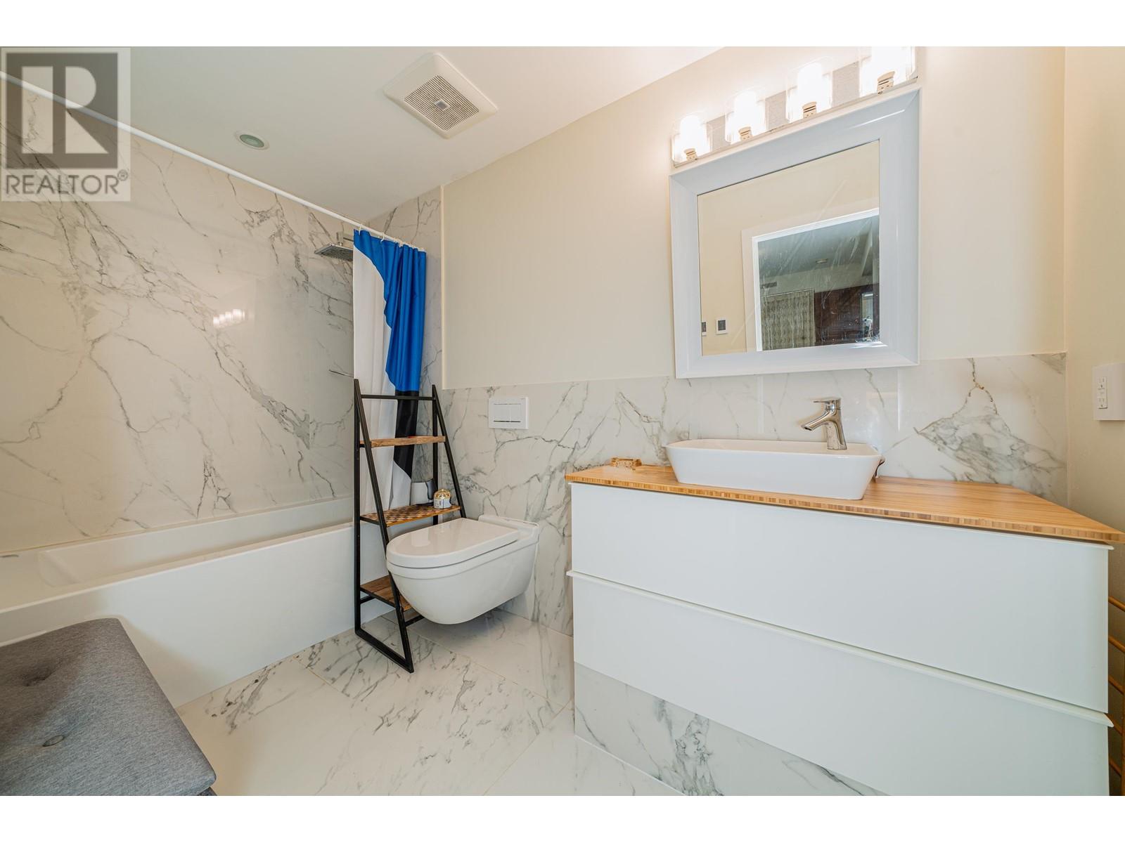 5290 GULF PLACE, West Vancouver