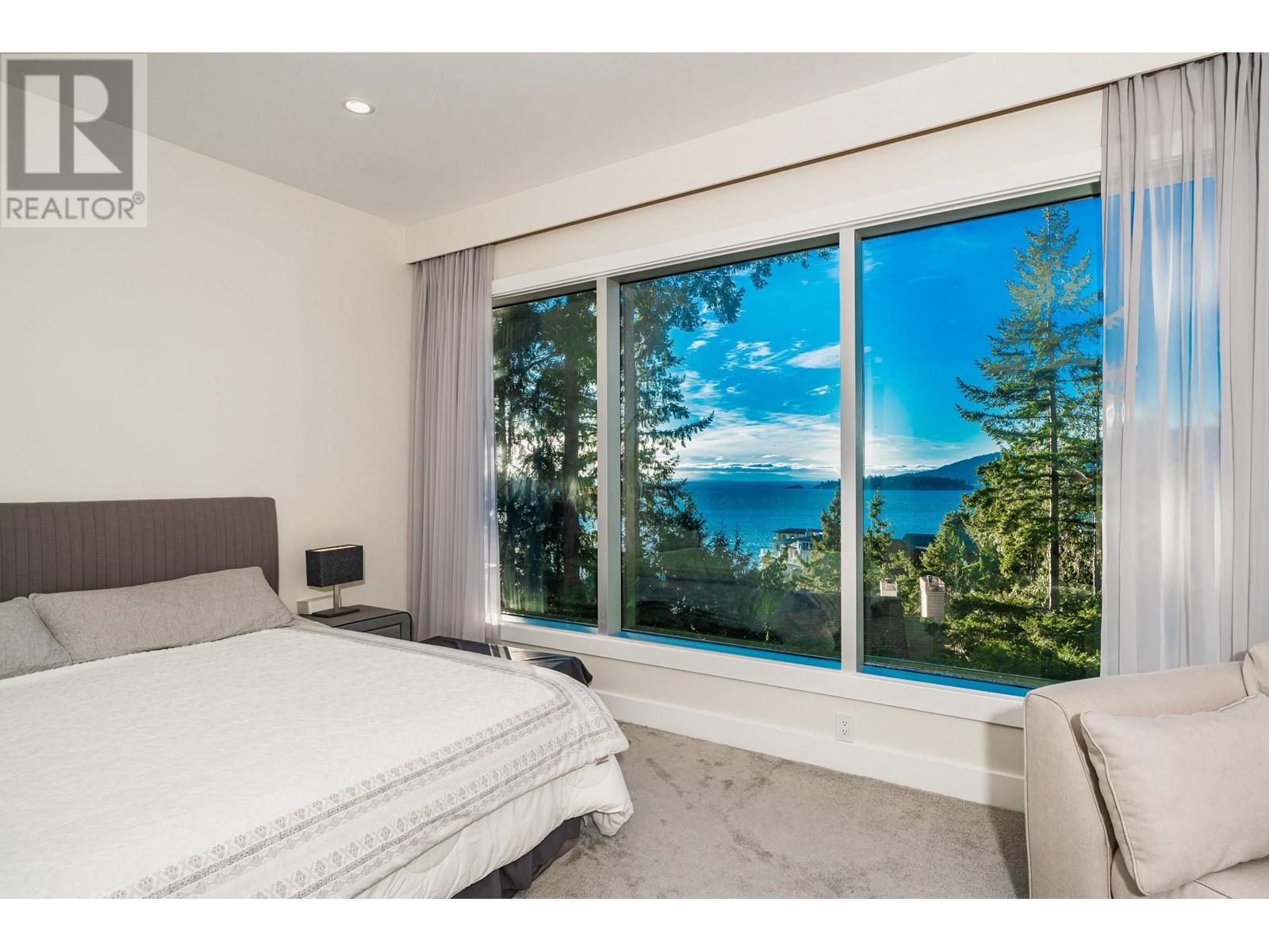 5290 GULF PLACE, West Vancouver